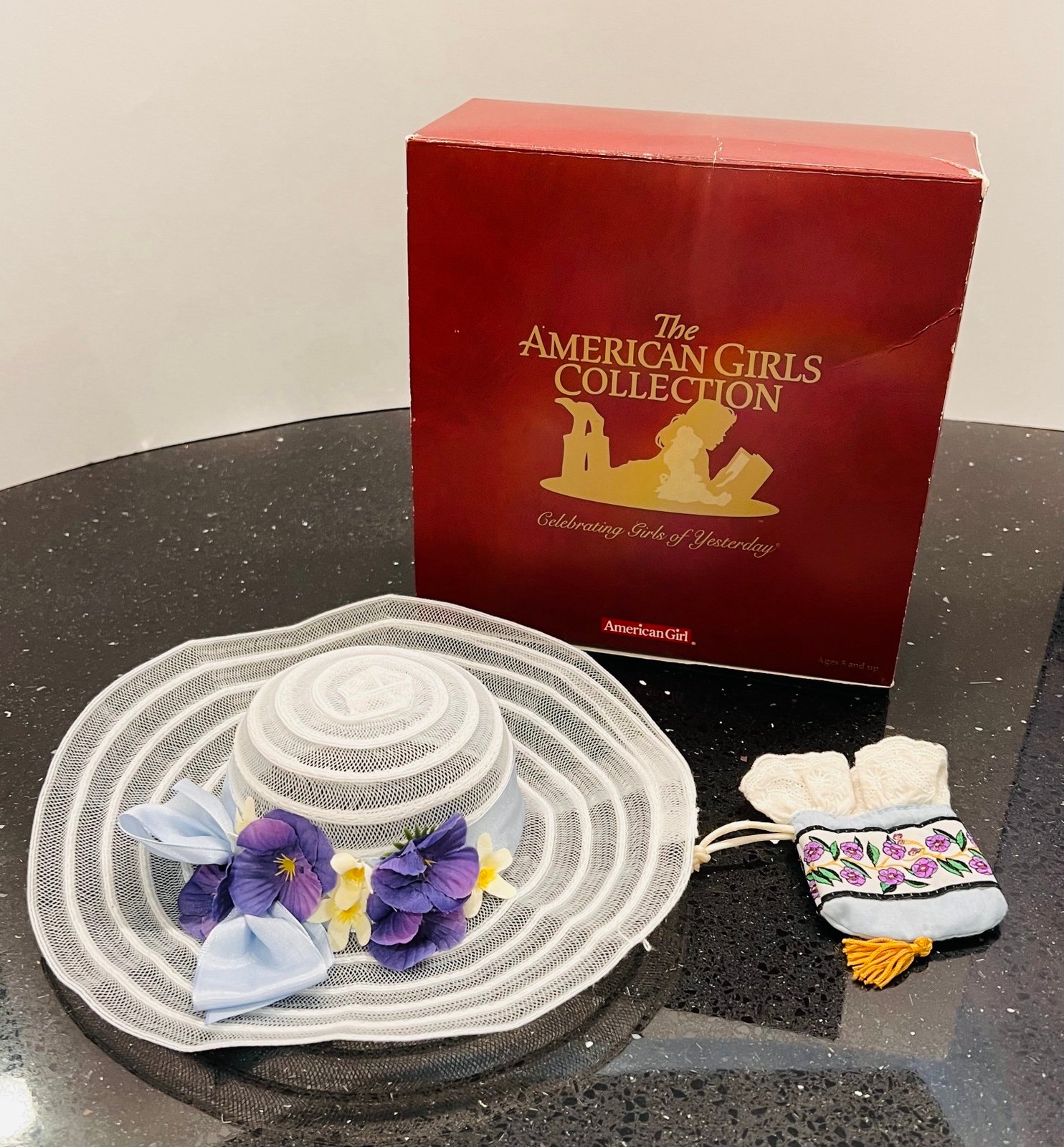 Nellie accessories straw hat and purse in box