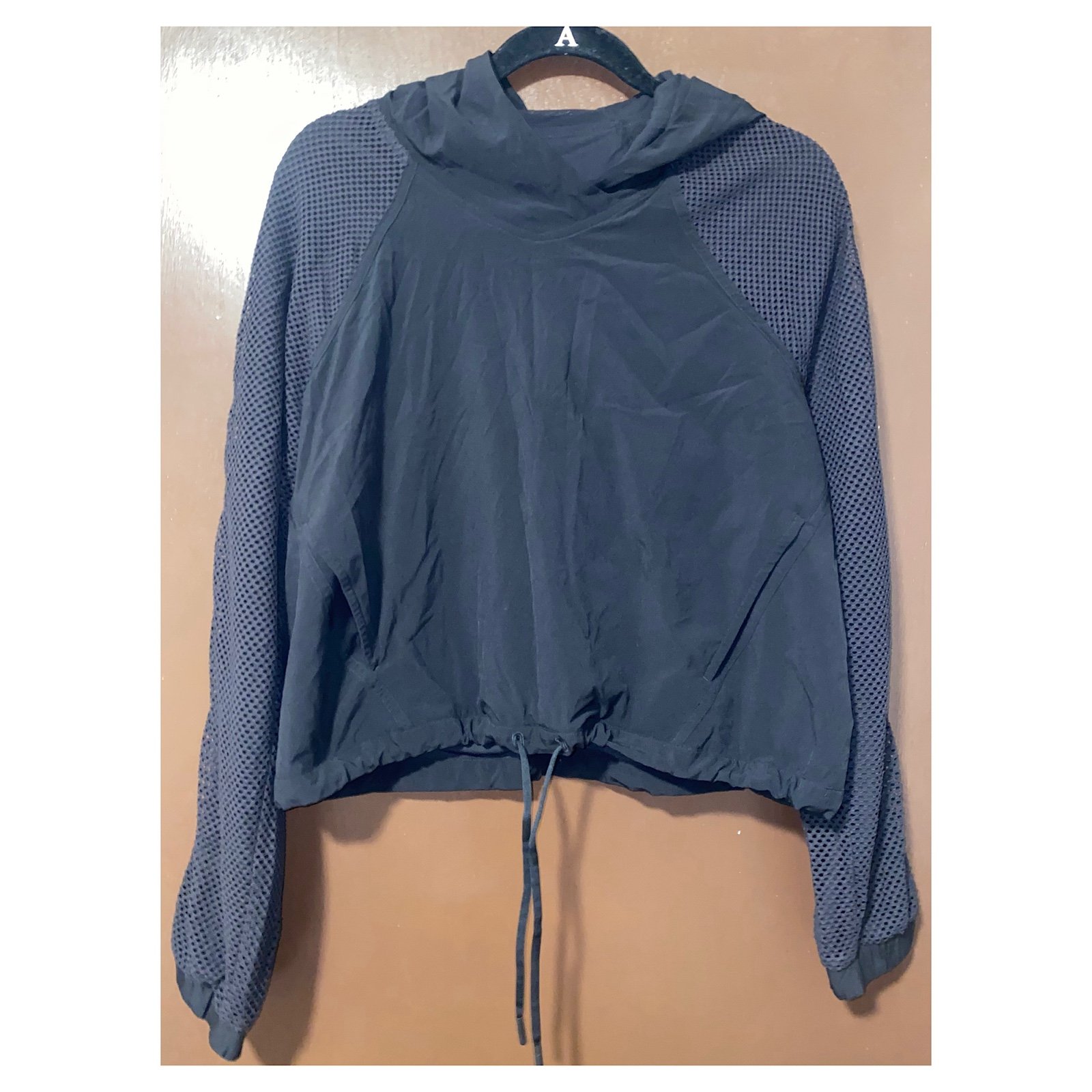 Lululemon Catch a Breeze Pullover size Medium