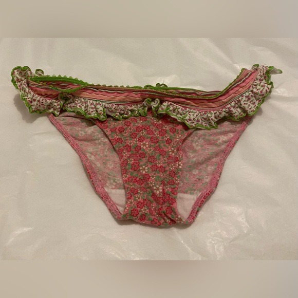 Victoria’s Secret Floral Ruffle Trim Bikini Size L New Without Tag
