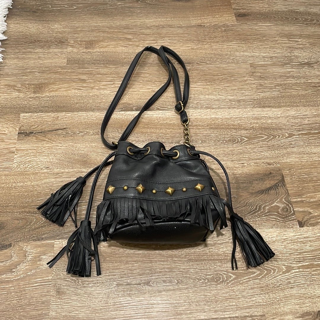 Bucket bag hotsell carlos santana purses