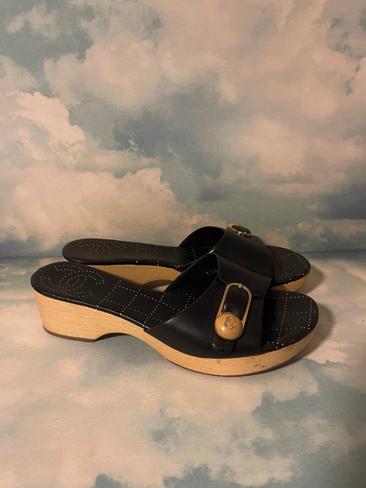 Chanel Sandals size 7.5 black color