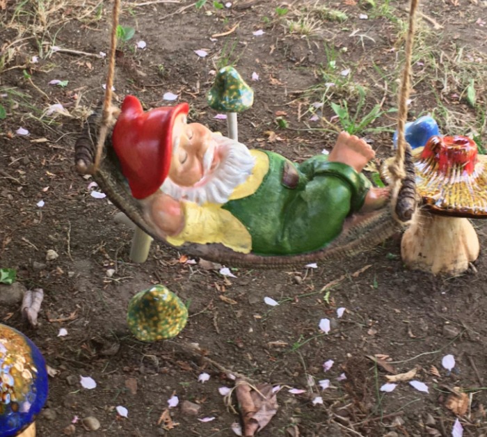 Garden Gnome Statues, Cute Decorations for Yard Hanging Outdoor
