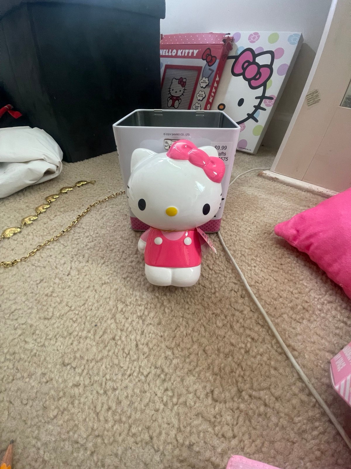 Hello Kitty pink pencil holder