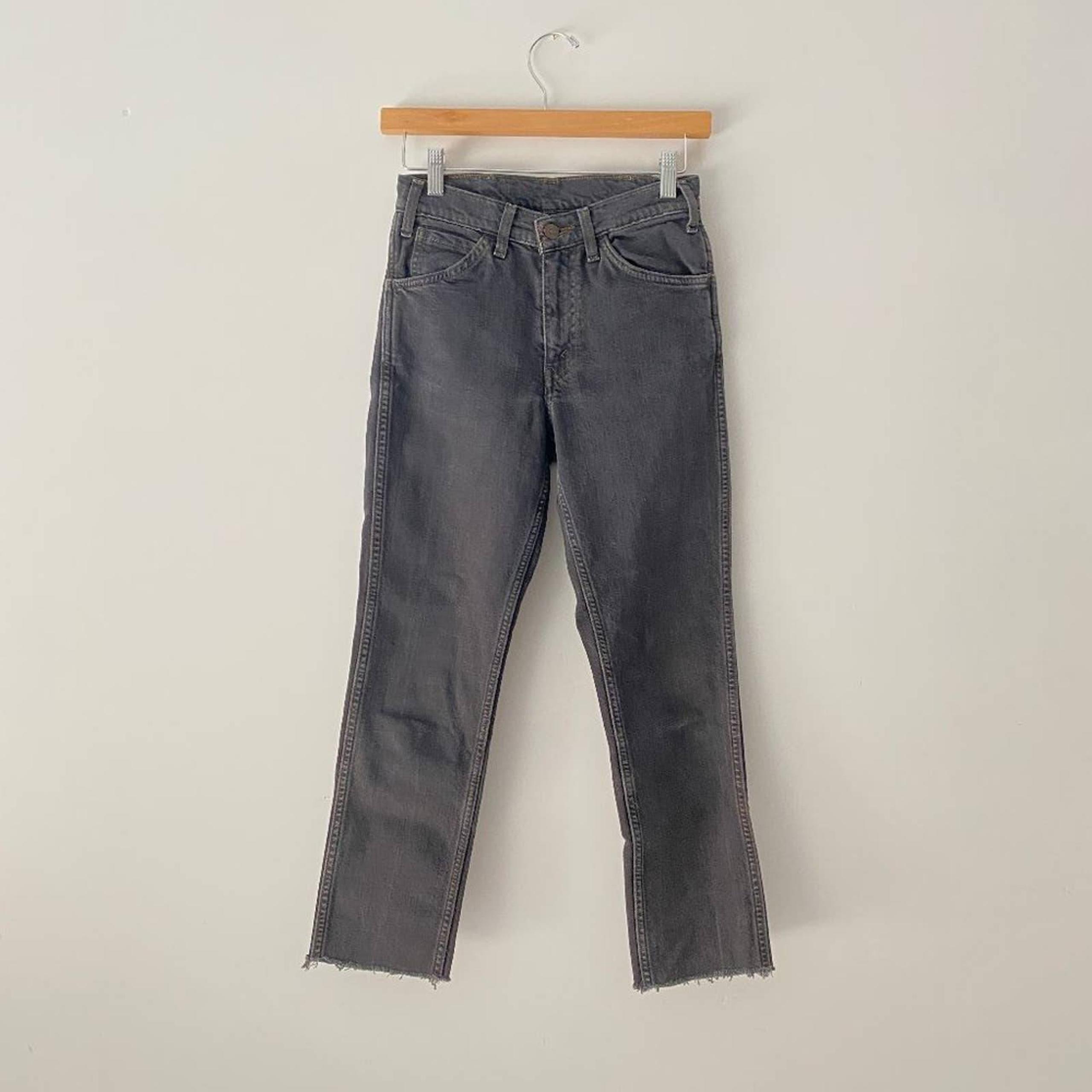 Levi's dark grey cropped midrise jeans