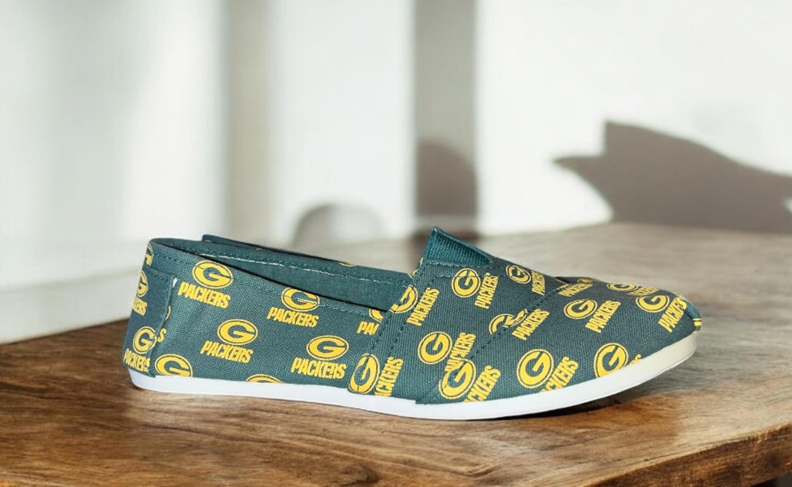 NFL Green Bay Packets Slip on Shoes Women’s Small 5/6