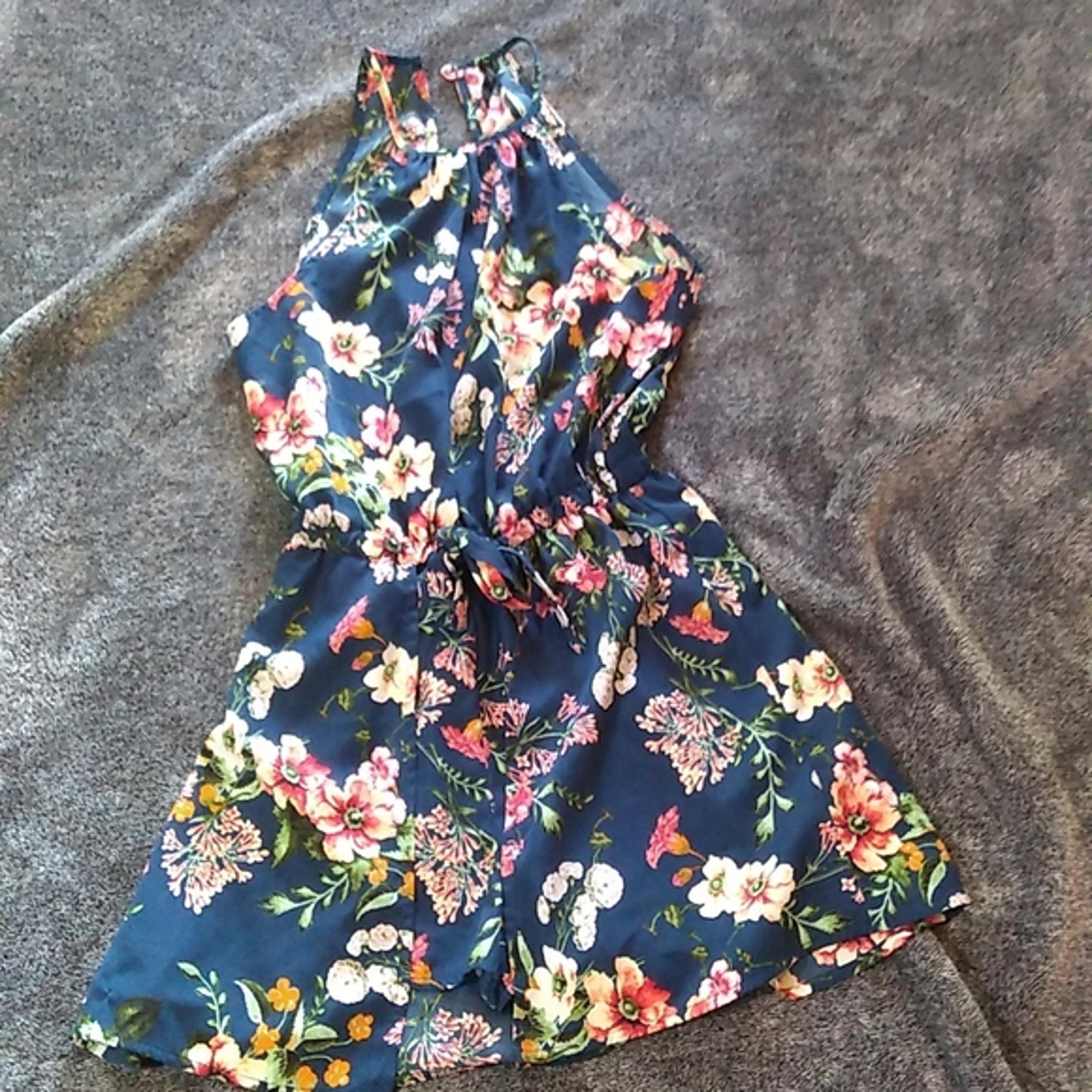 Bebop floral romper *MISSING BUTTON*