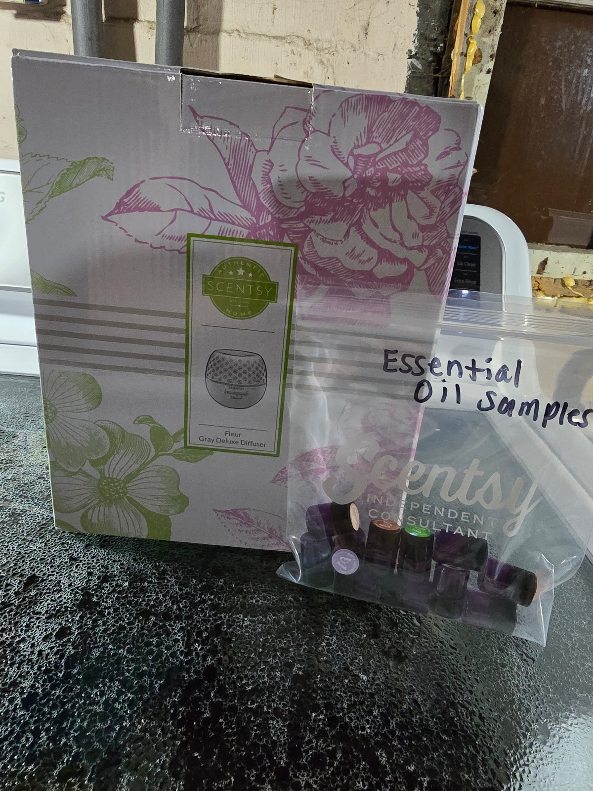 Scentsy Fleur Gray Deluxe Diffuser
