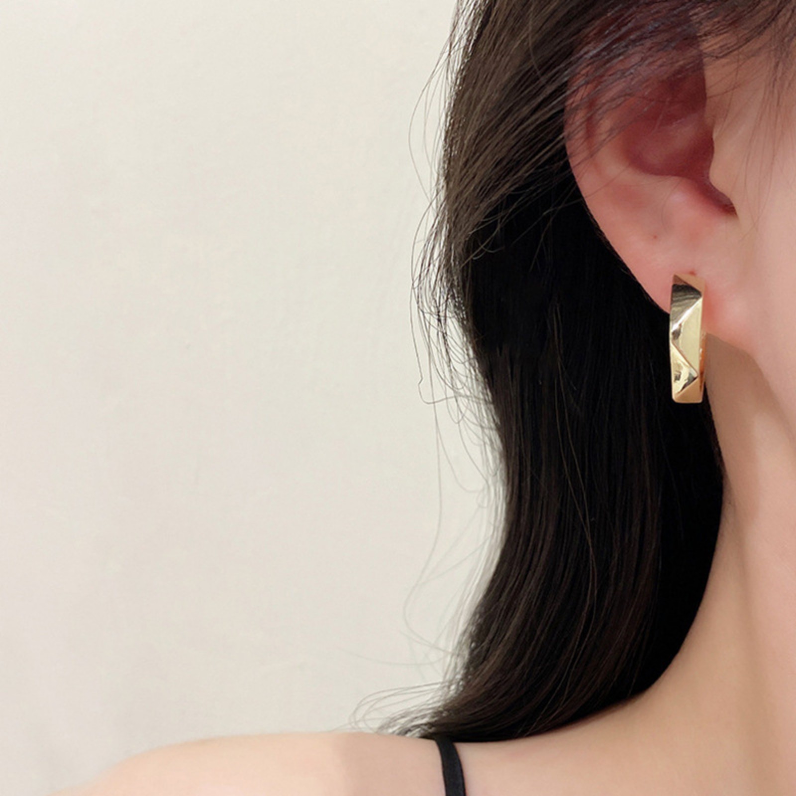 Retro trend C simple irregular cold wind ear stud