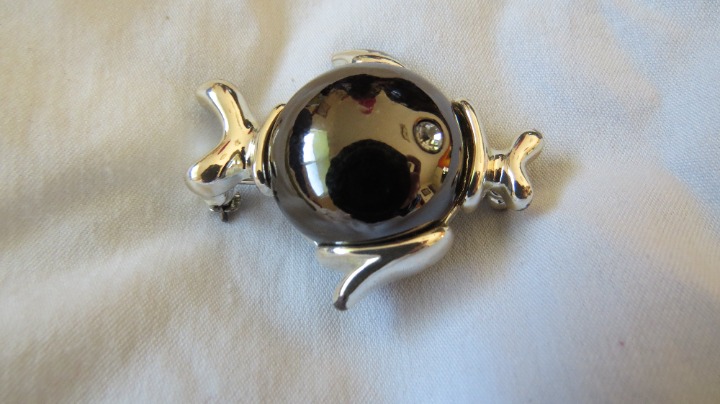 2 Vintage Fish Brooch Jewlery