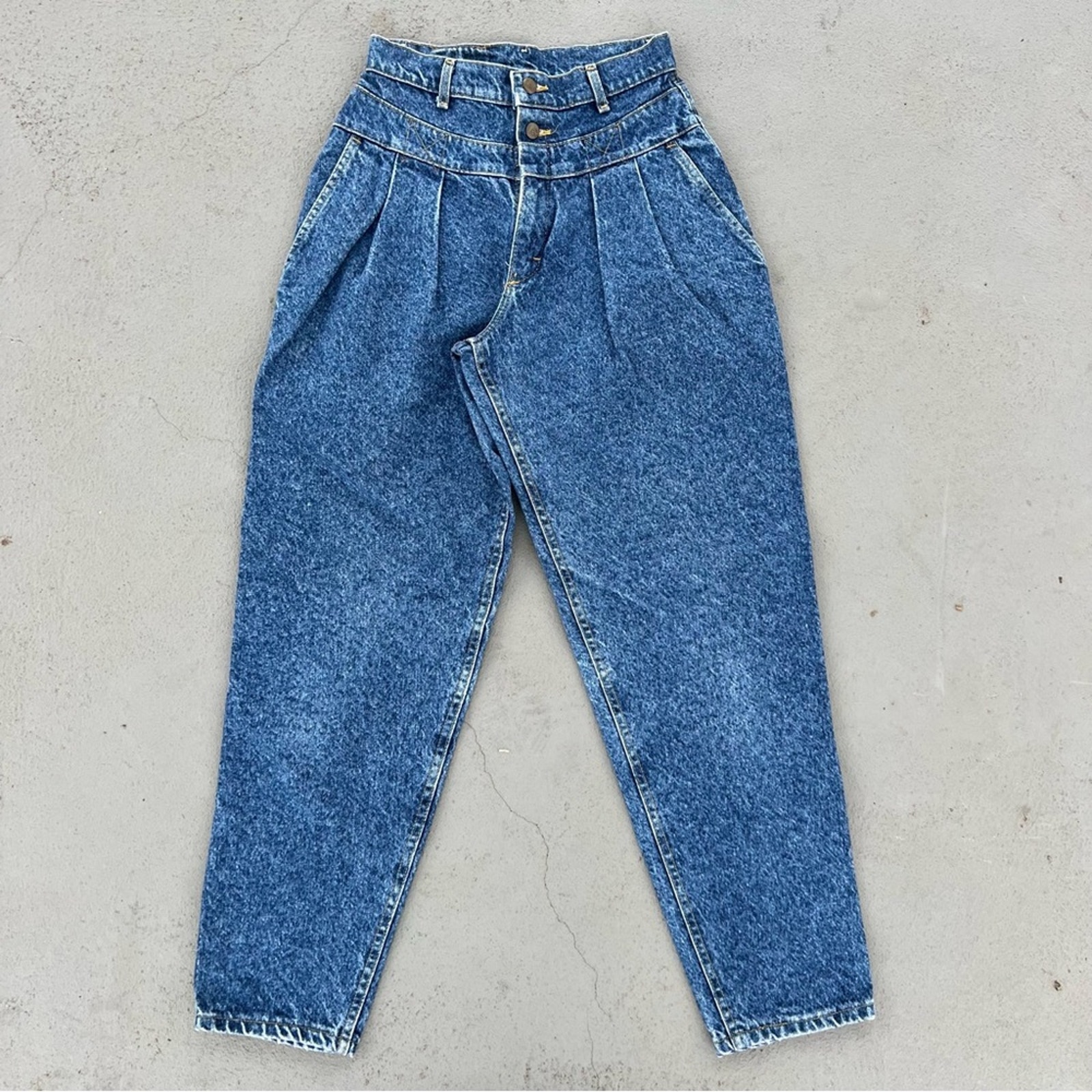 Vintage Lee high rise yoke front bareback pleated taper leg relaxed fit mom jean