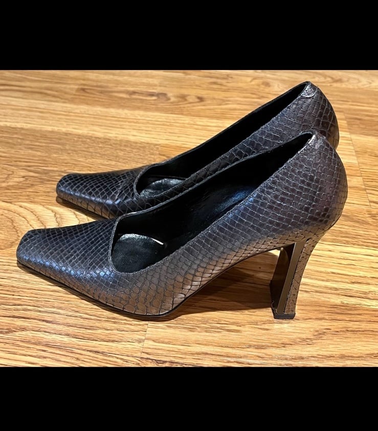 VIA SPIGA Snake Embossed Pewter Metallic Leather 4” Heels Pumps Size 8 M
