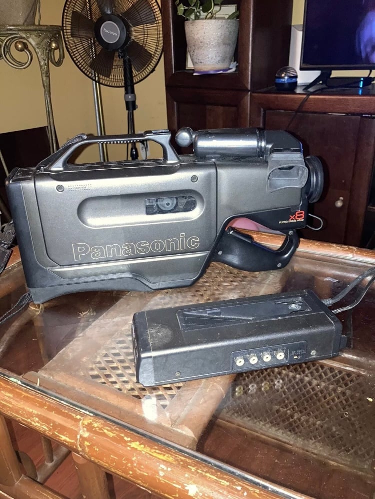 Panasonic OmniMovie PV-610 VHS HQ Video Camera Camcorder Case Charger Z