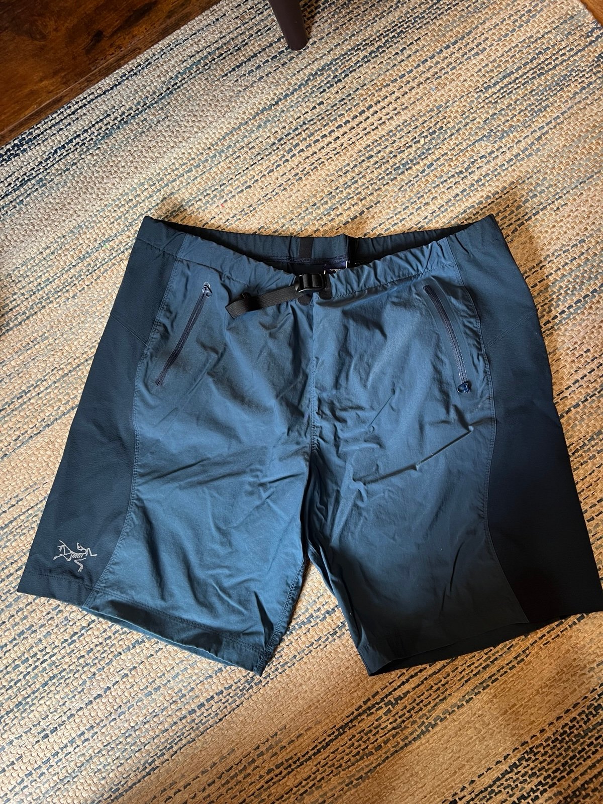 arcteryx shorts skaha mens size xL dark teal