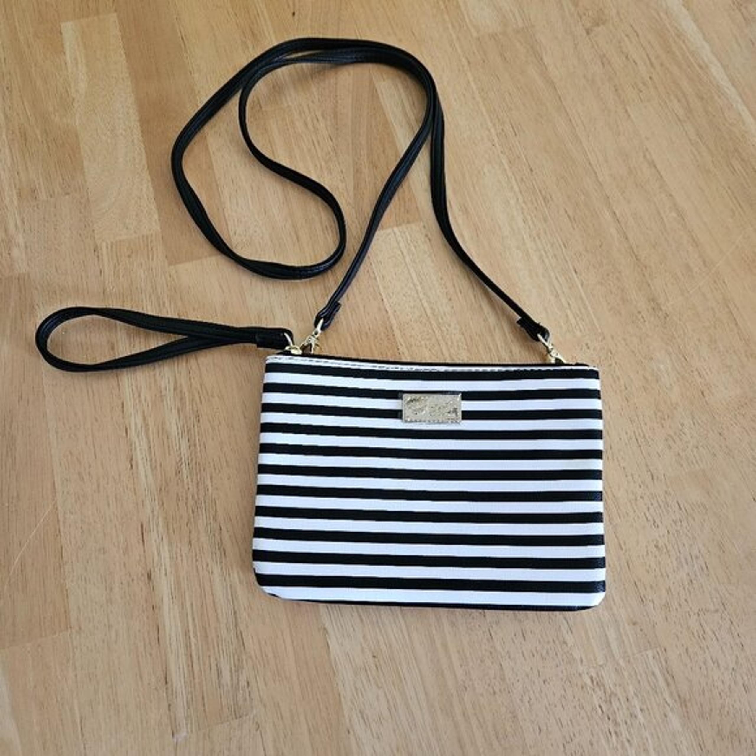Betsey Johnson Crossbody Wristlet Bag Purse -Black White Stripes- NWOT