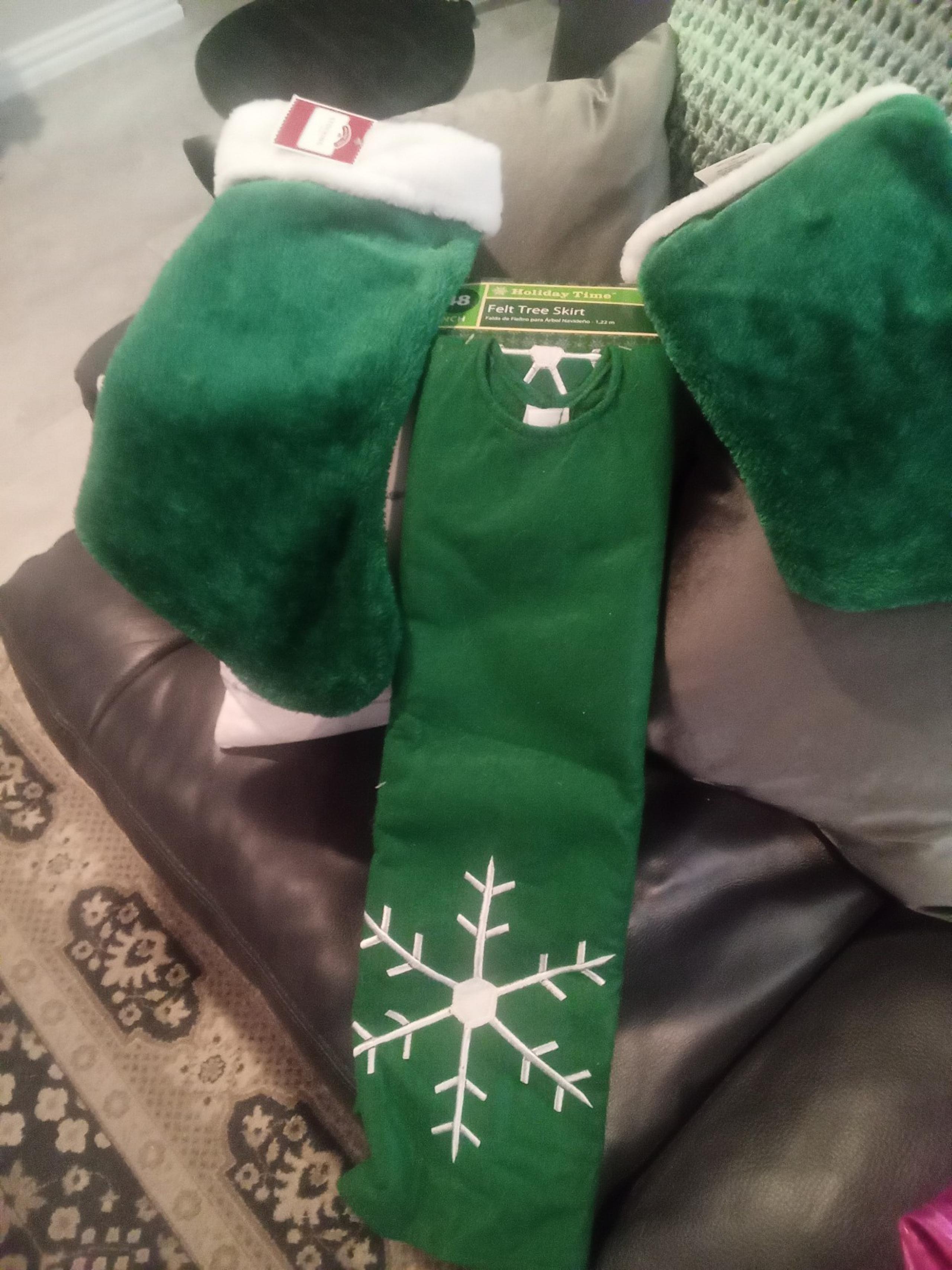 Felt Christmas tree skirt 2 stockings