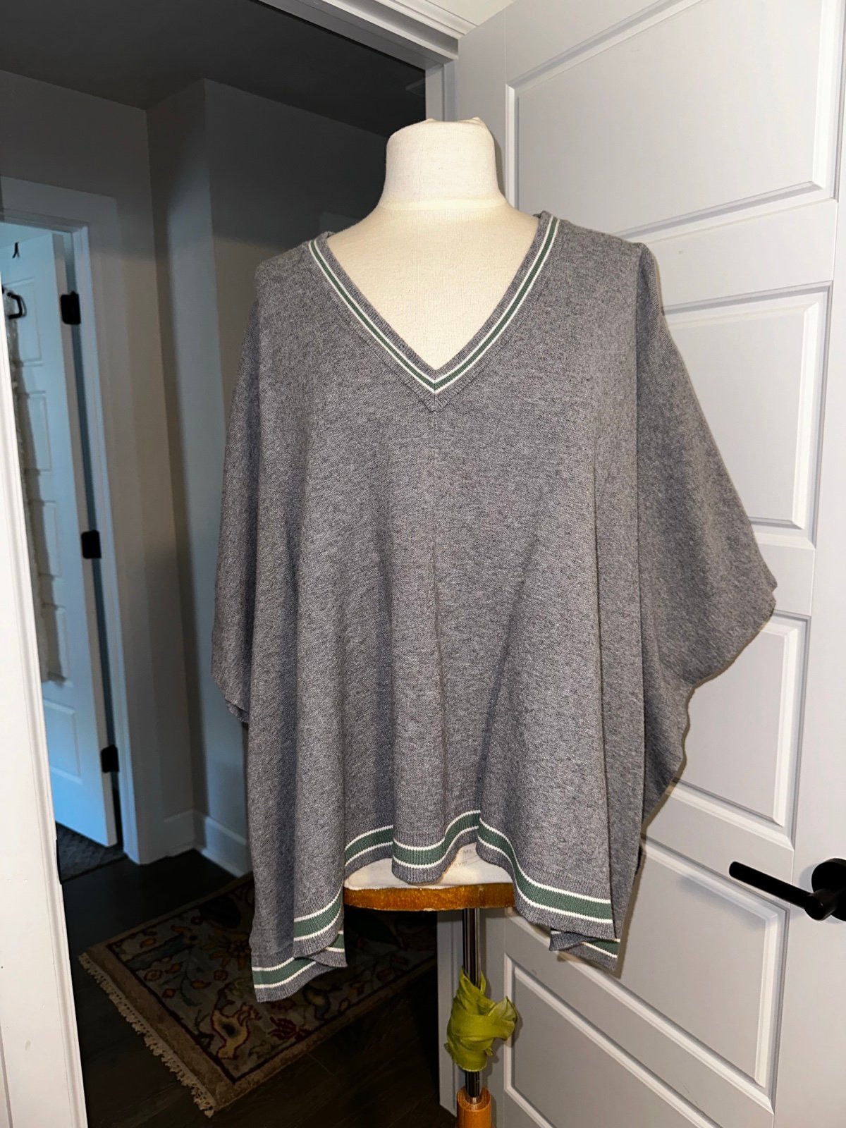 House of Harlow 1960 sweater