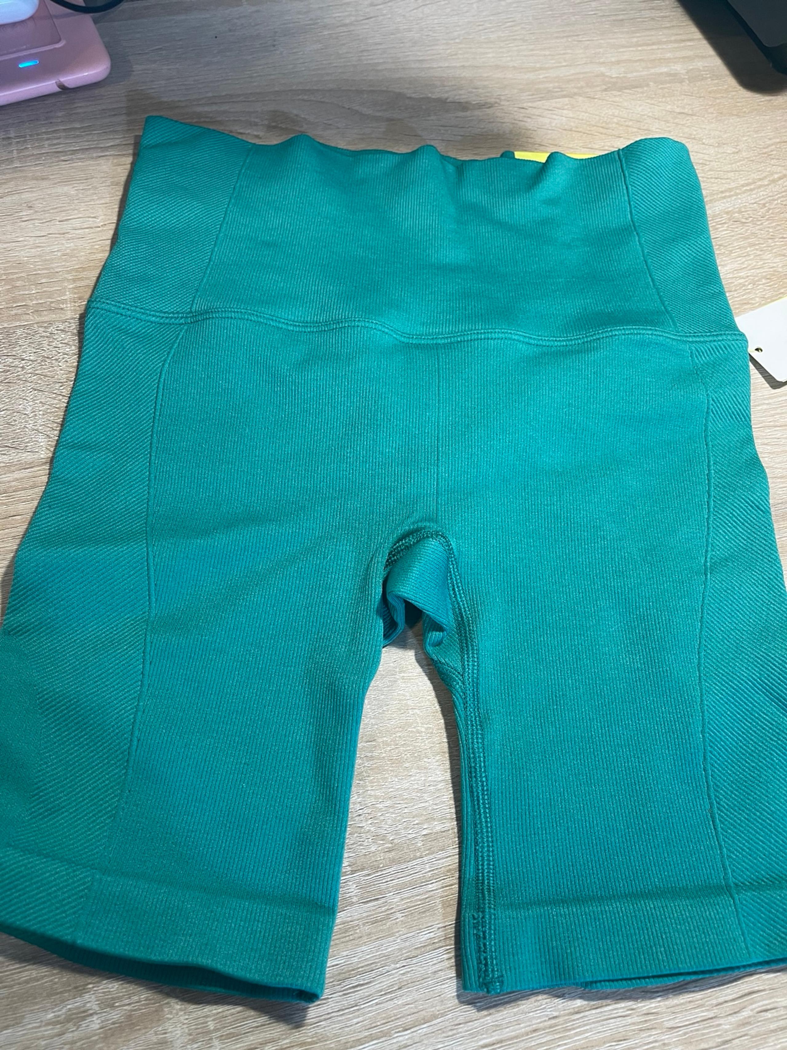 All in Motion Women's Size S. Seamless High Rise 6’ Rib Bike Shorts Green (1)