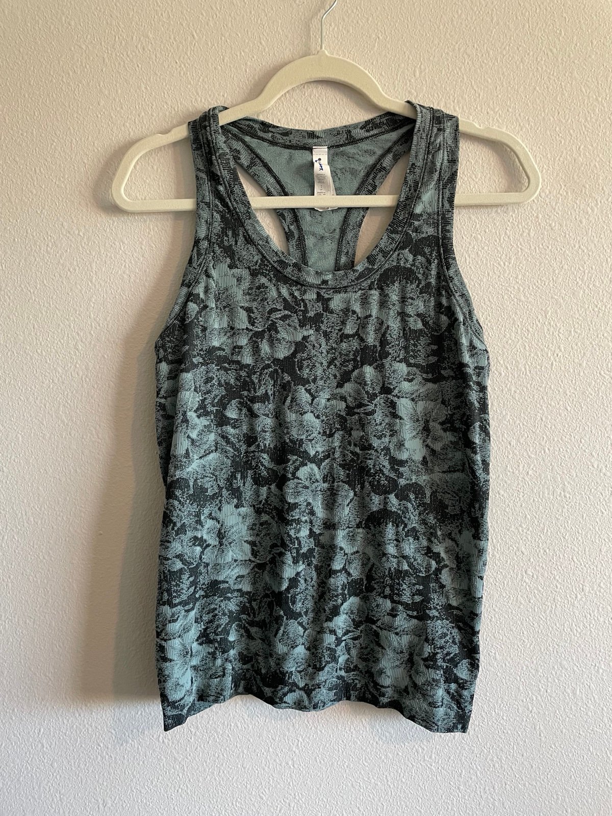 Athleta Momentum Seamless Racerback Tank Top Women’s Small Floral Black Green