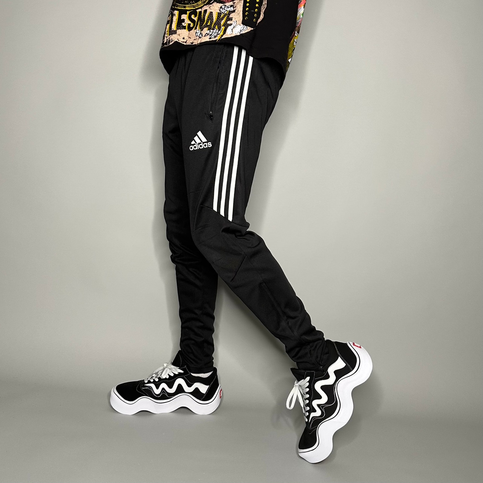 Adidas Sweatpants Jet Black Polyester Joggers White 3 Stripes has Ankle Zippers