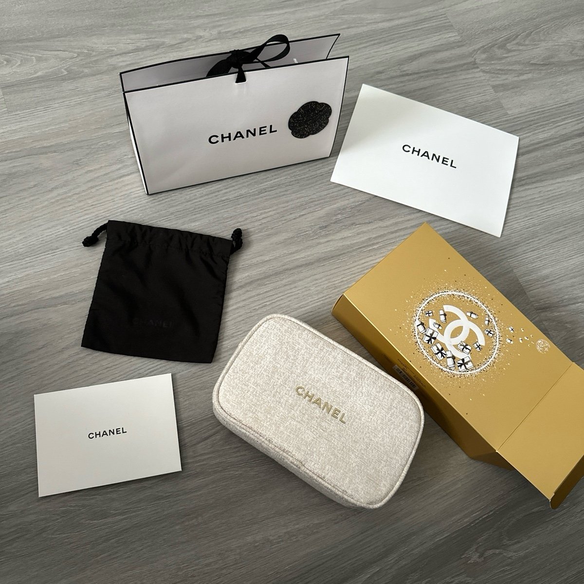 Chanel Holiday 2023 makeup bag (POUCH ONLY) and Chanel gift box