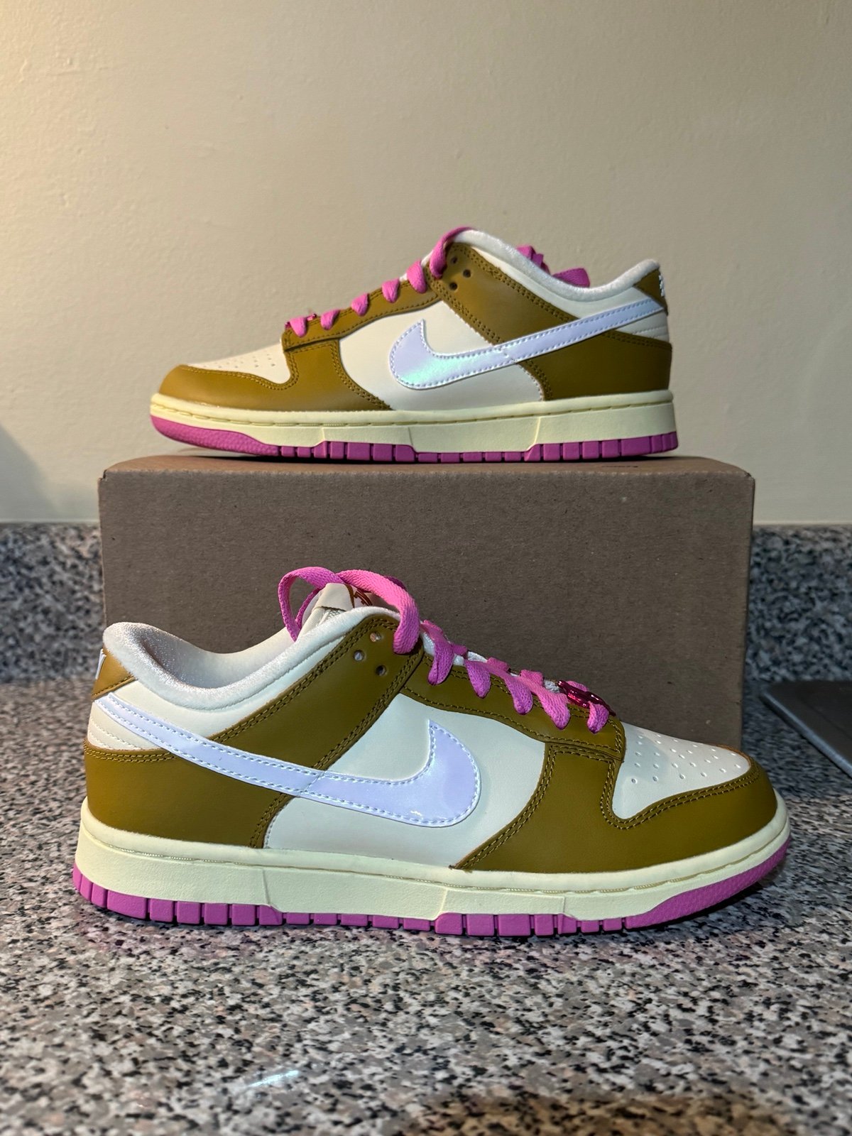 Nike Dunk Low SE Just Do it Bronzine Pink Womens Size 7.5 FD8683-700 New