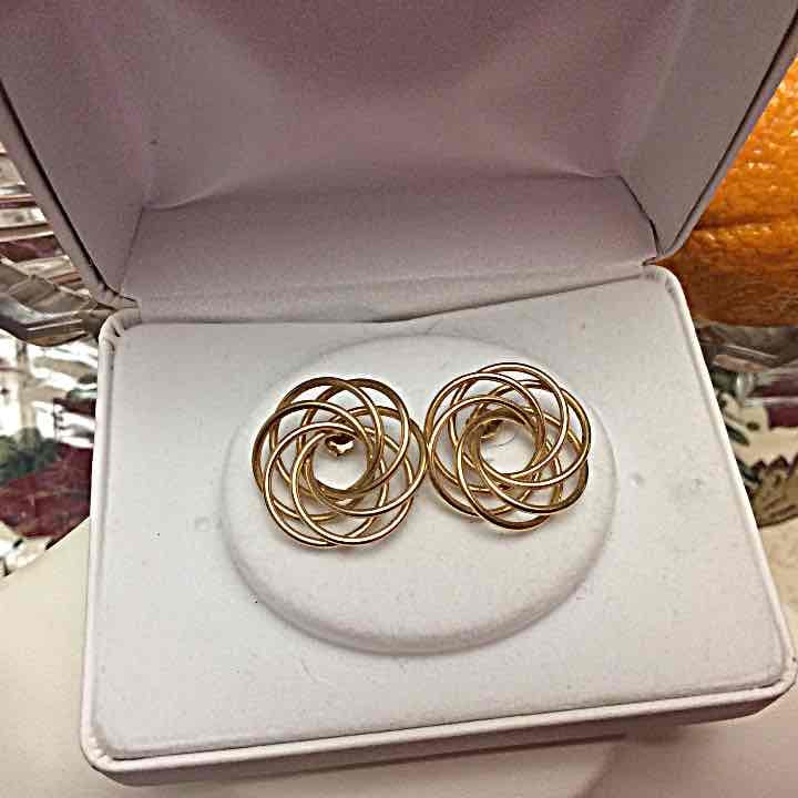 14k gold gorgeous earrings stamped