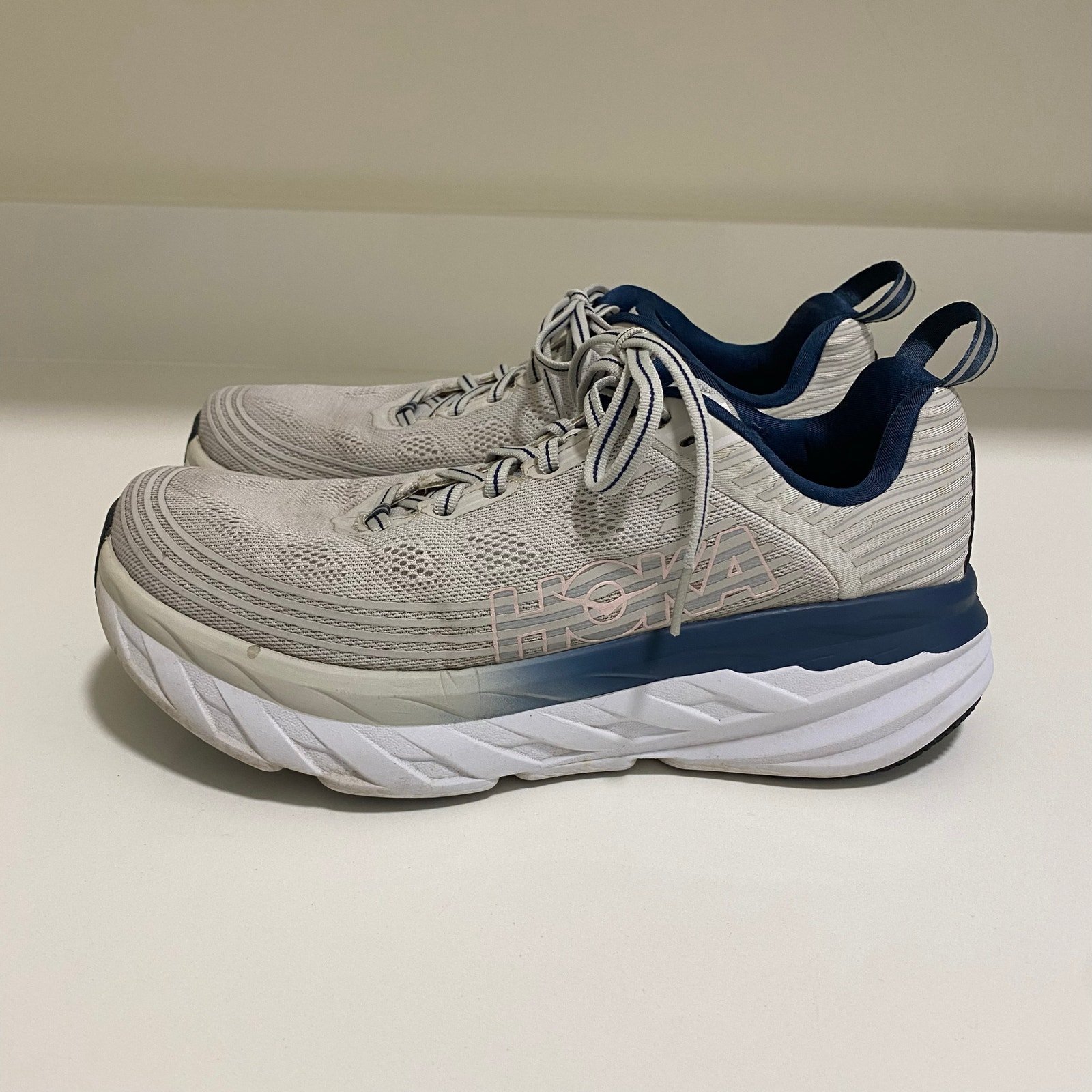 Hoka One One Bondi 6 Women's Running sneaker Size 9.5
