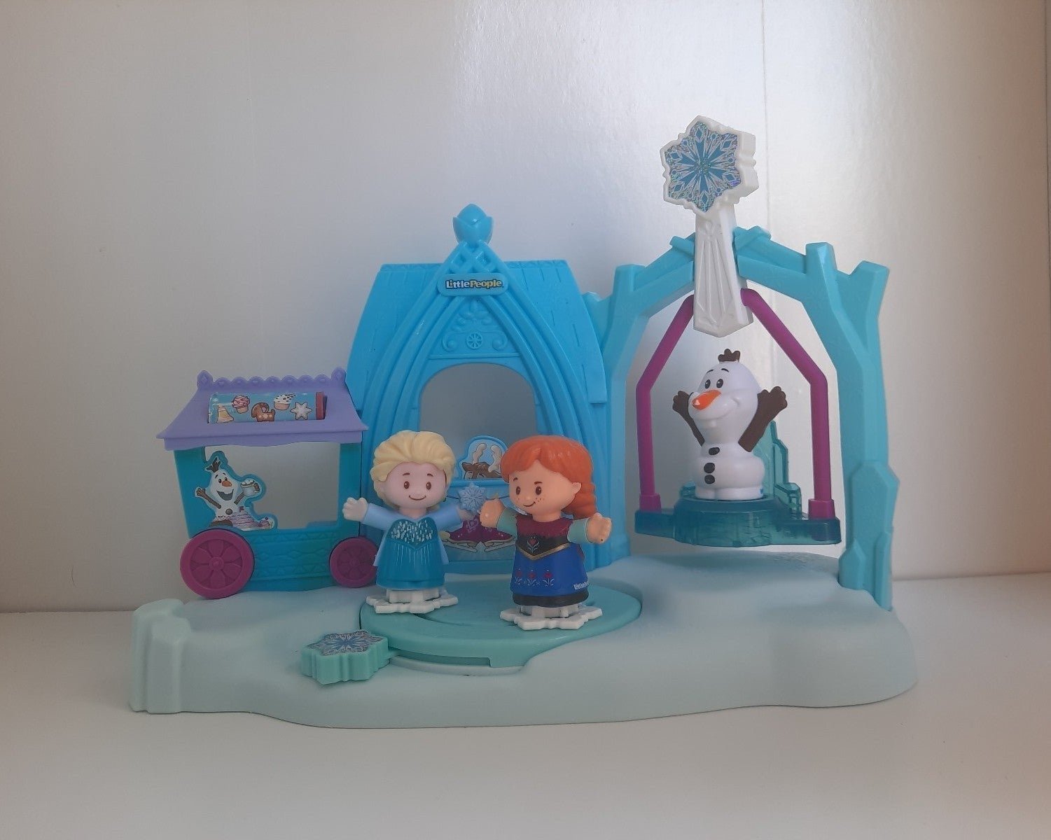 Fisher Price Little People Elsa Skating Ring Set