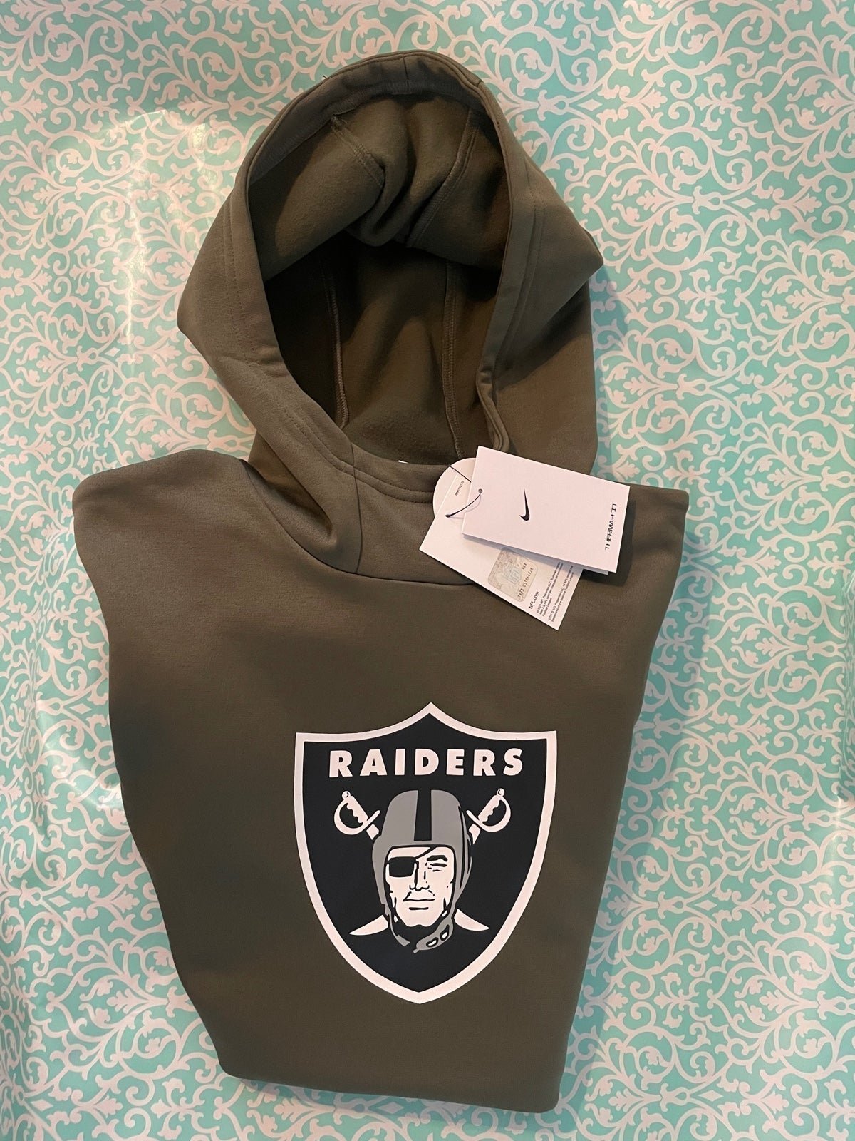 Nike therma fit youth Las Vegas raiders salute to service Performance Pullover