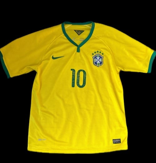 MEDIUM VINTAGE Nike Neymar Brazil soccer jersey!