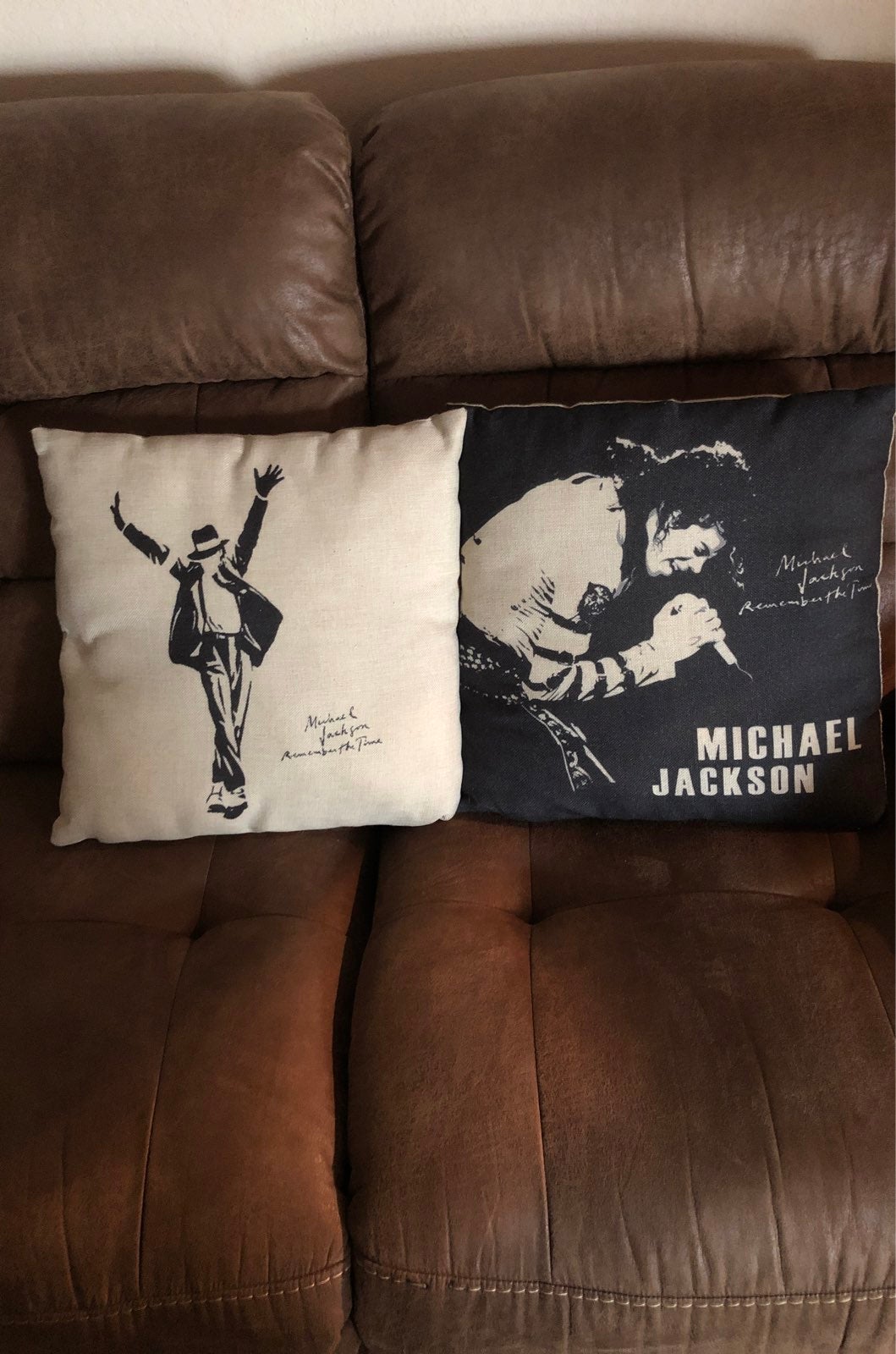 Michael Jackson toss pillows