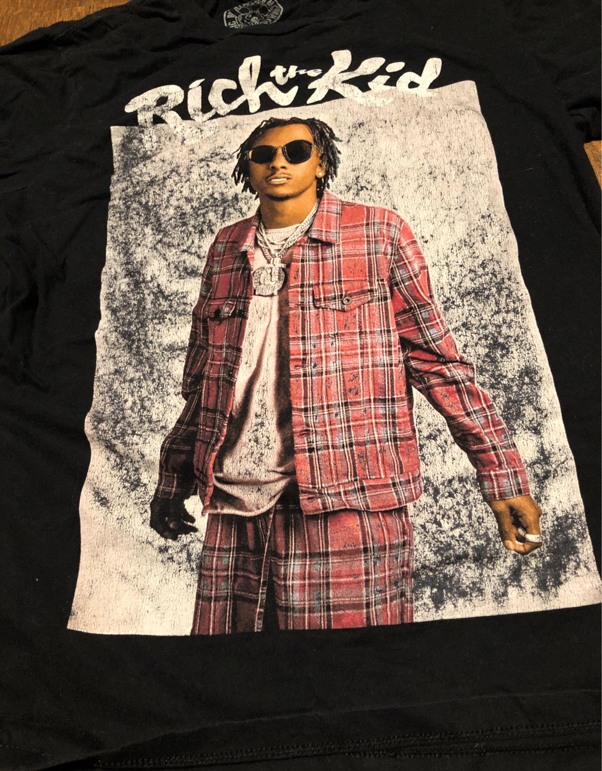 graphic tee