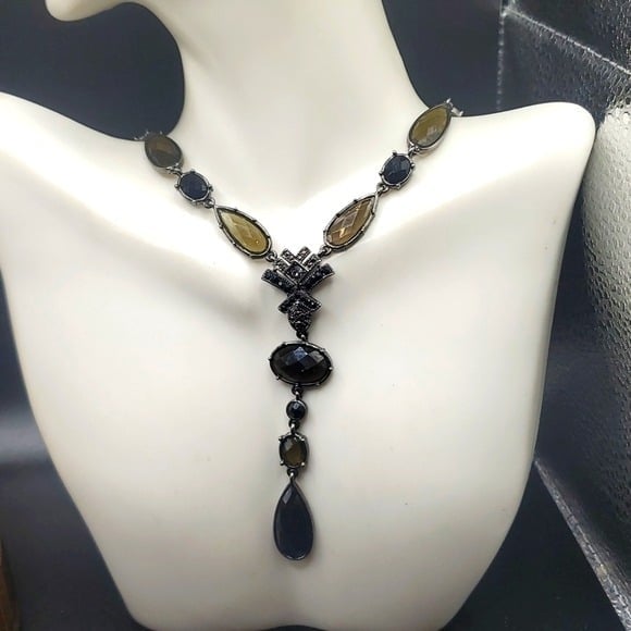 Wow showstopper elegant! Eyecatching drop Gothic necklace N3337