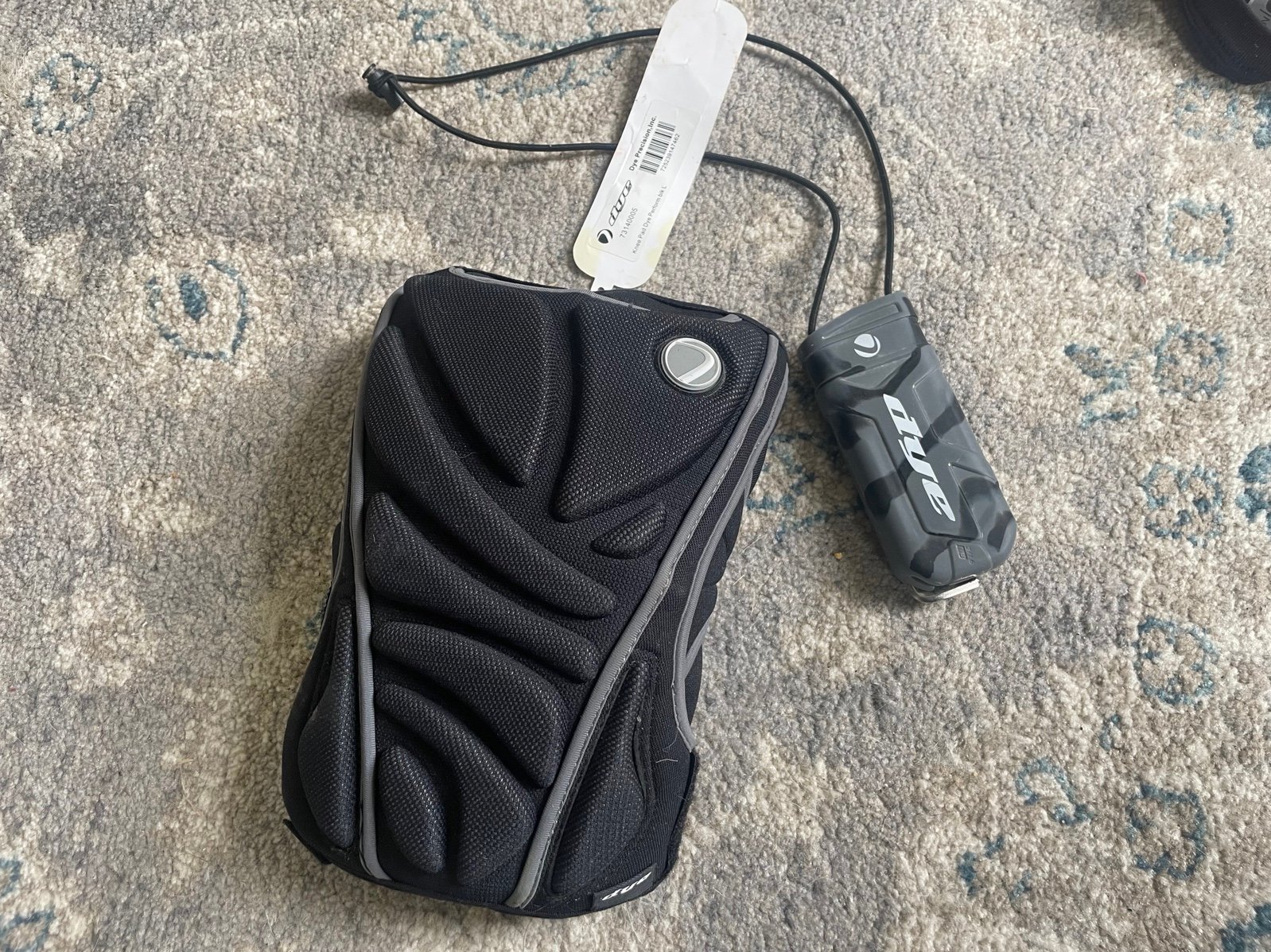 Dye Paintball Knee Pads + Dye Barrel Bag w/ Allen key