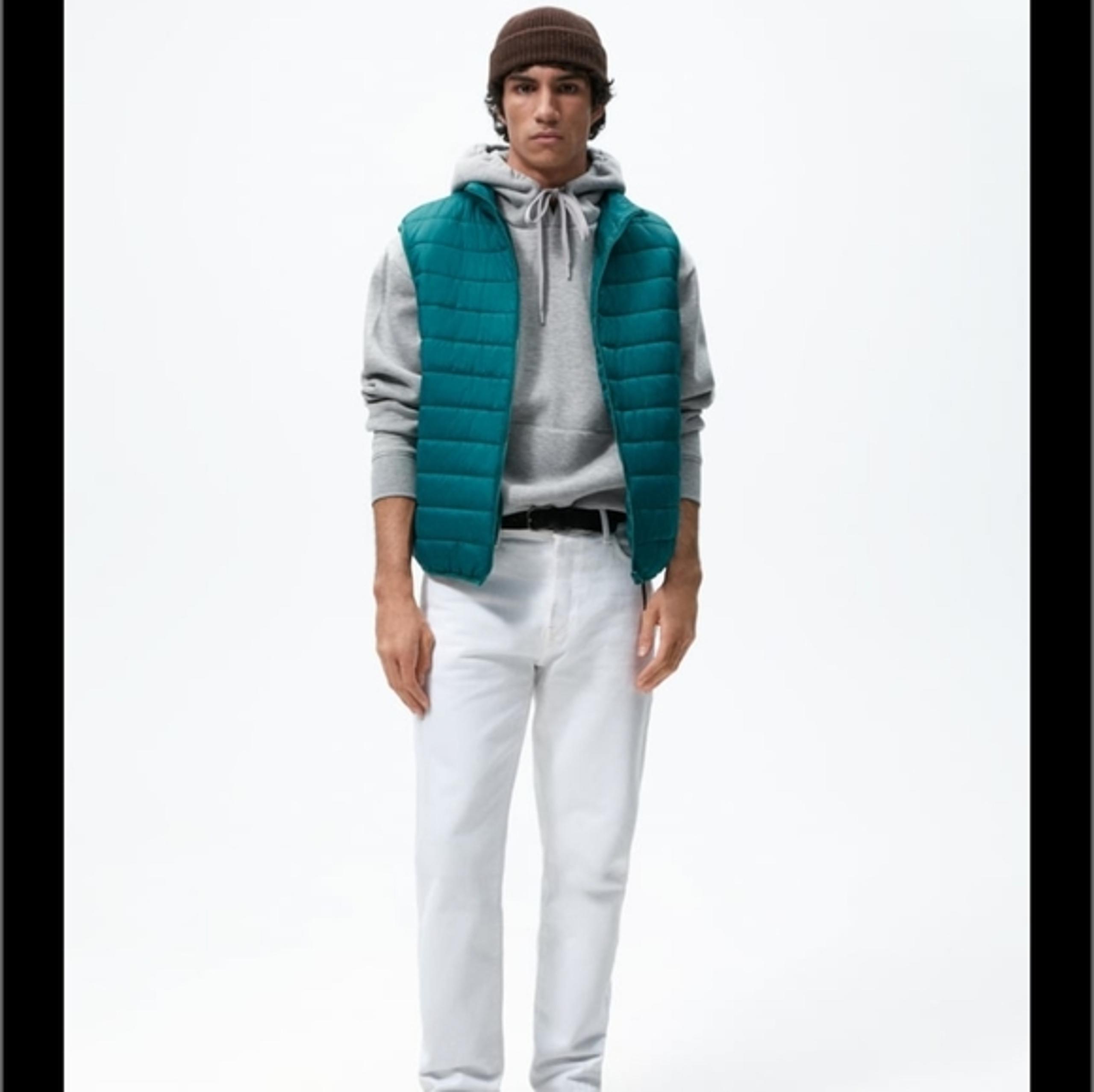 Light weight puffer vest