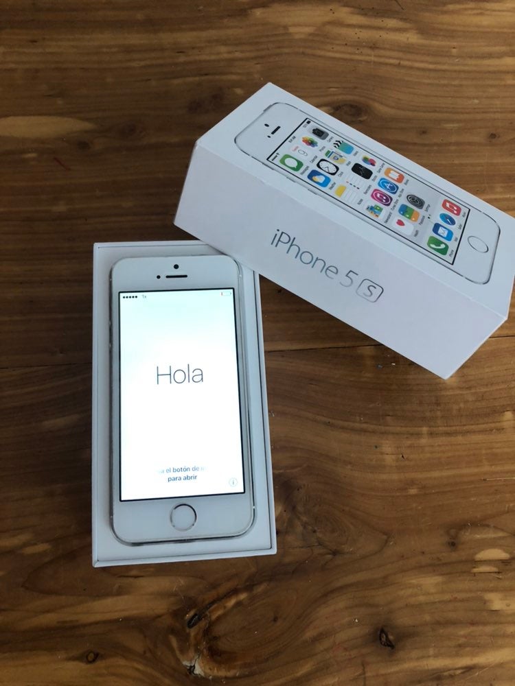 UNLOCKED iPhone 5s Silver 16GB FOR SALE
