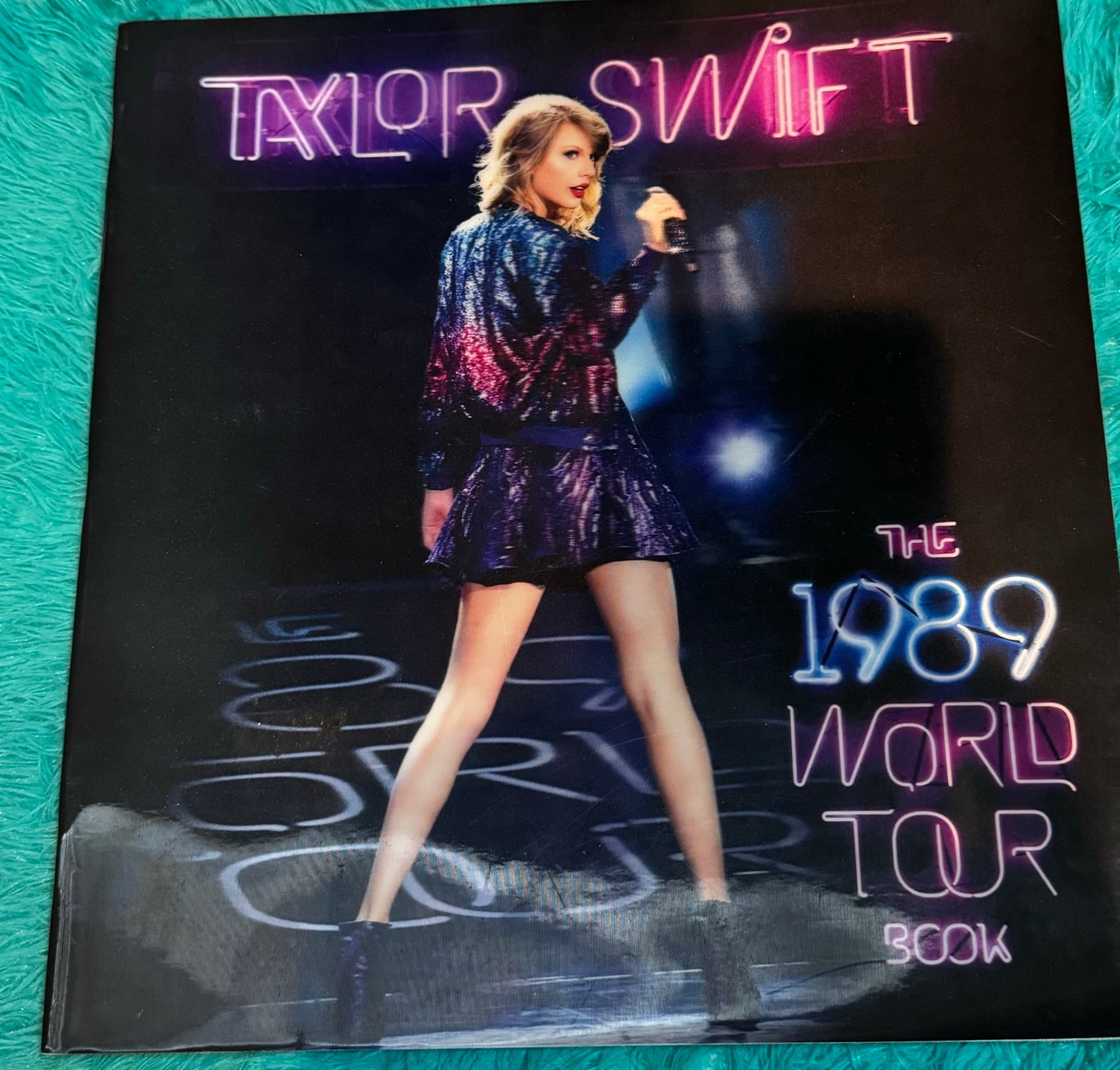 Taylor Swift 1989 world tour book