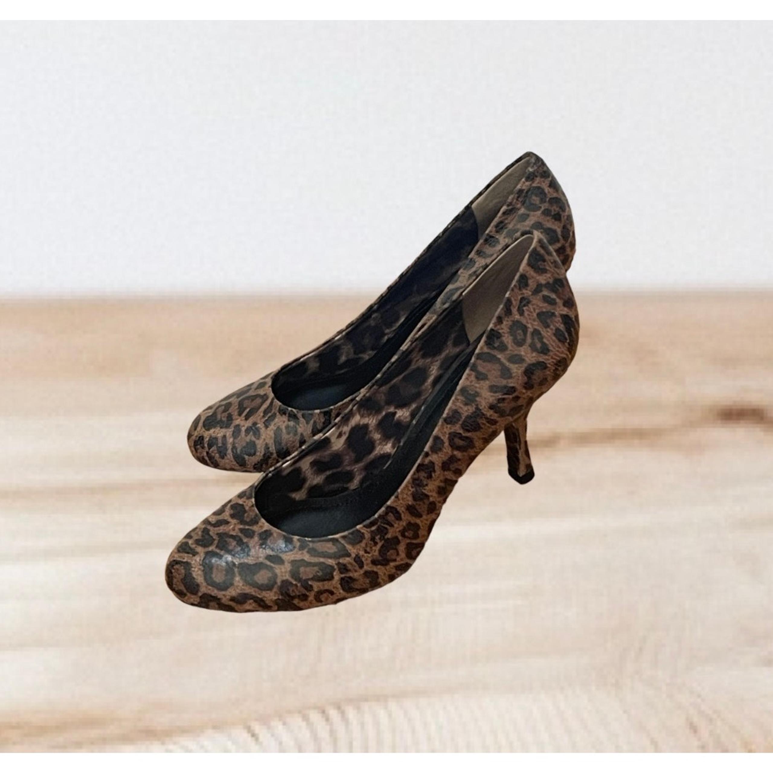 ARTURO CHIANG Pump with Rounded Toe, 3.5” Heel Size  7.5
