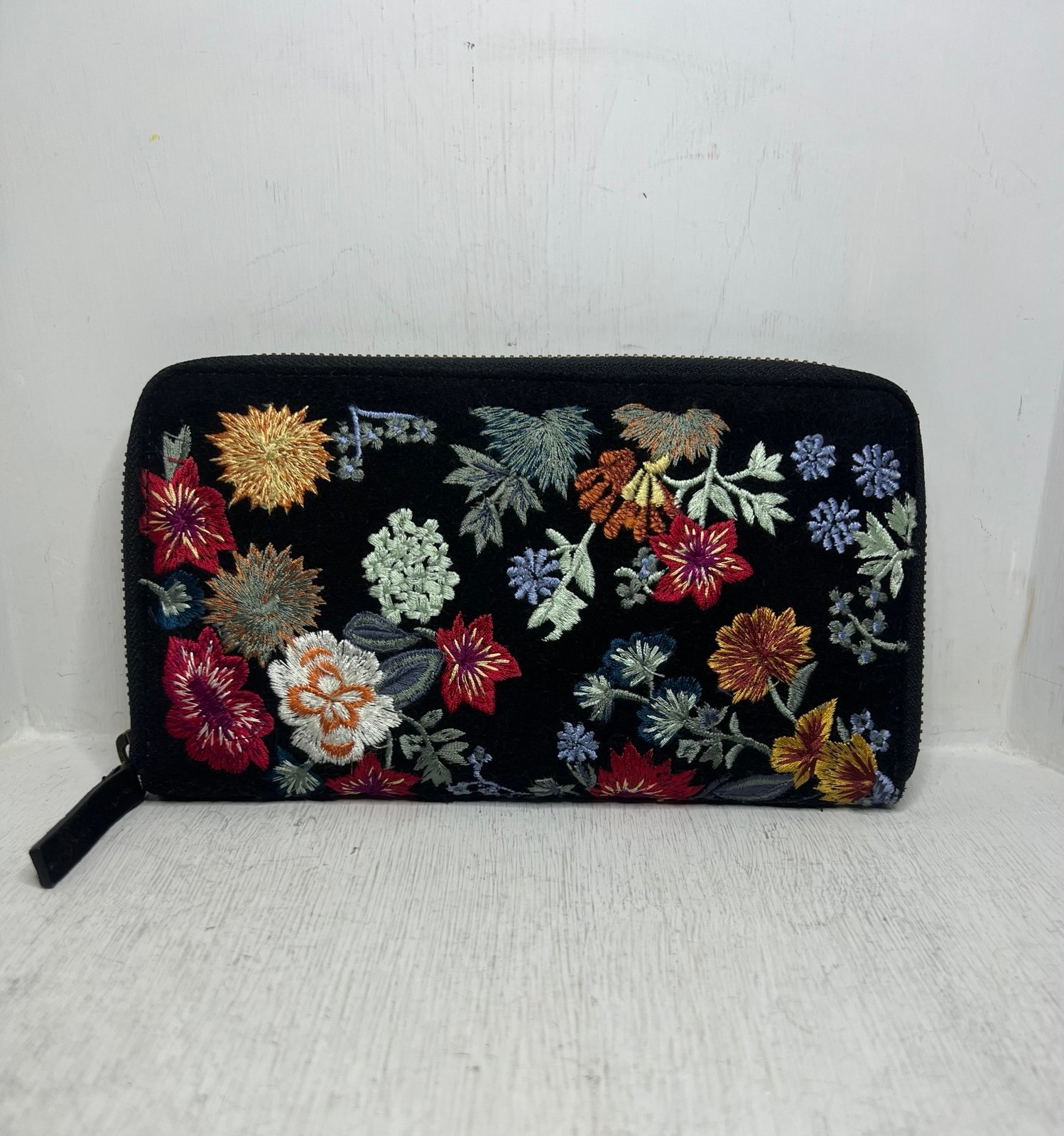 Lucky Brand Suede Leather Floral Embroidered Large Zip Wallet