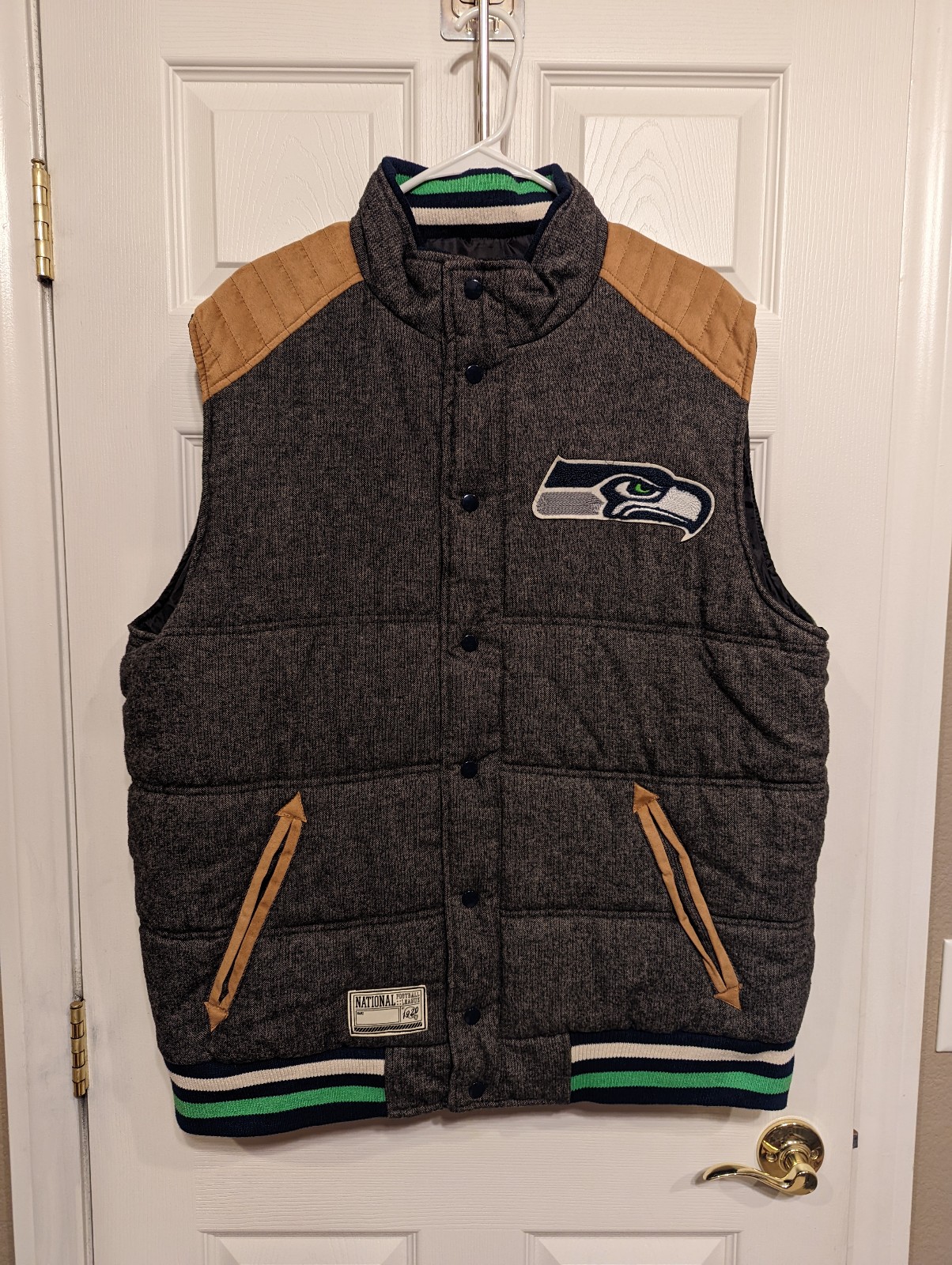 NFL TEAM SEATTLE SEAHAWKS VEST MENS SIZE XL