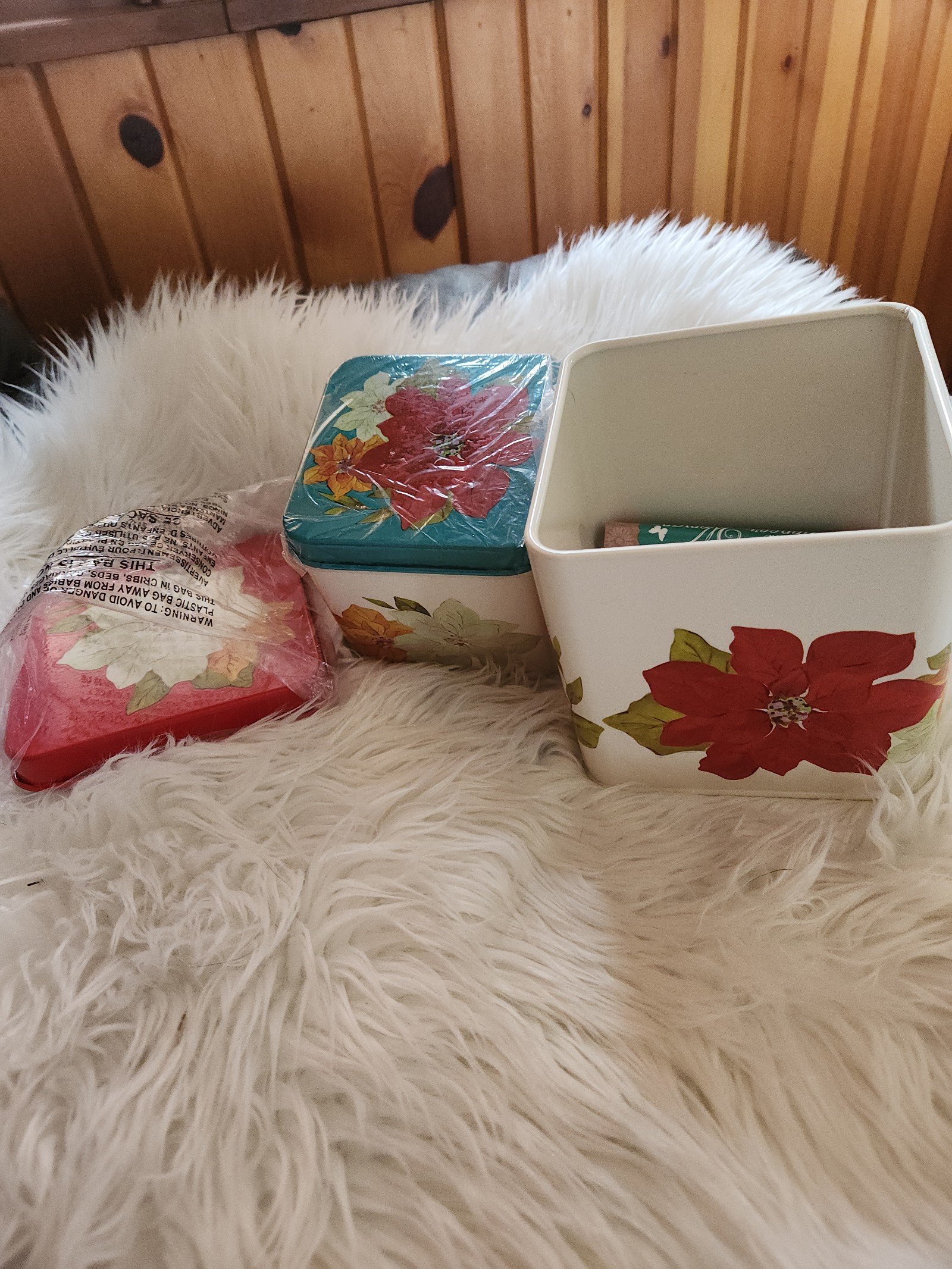 BNWT Pioneer Woman set of 2 holiday Poinsetta cookie tins