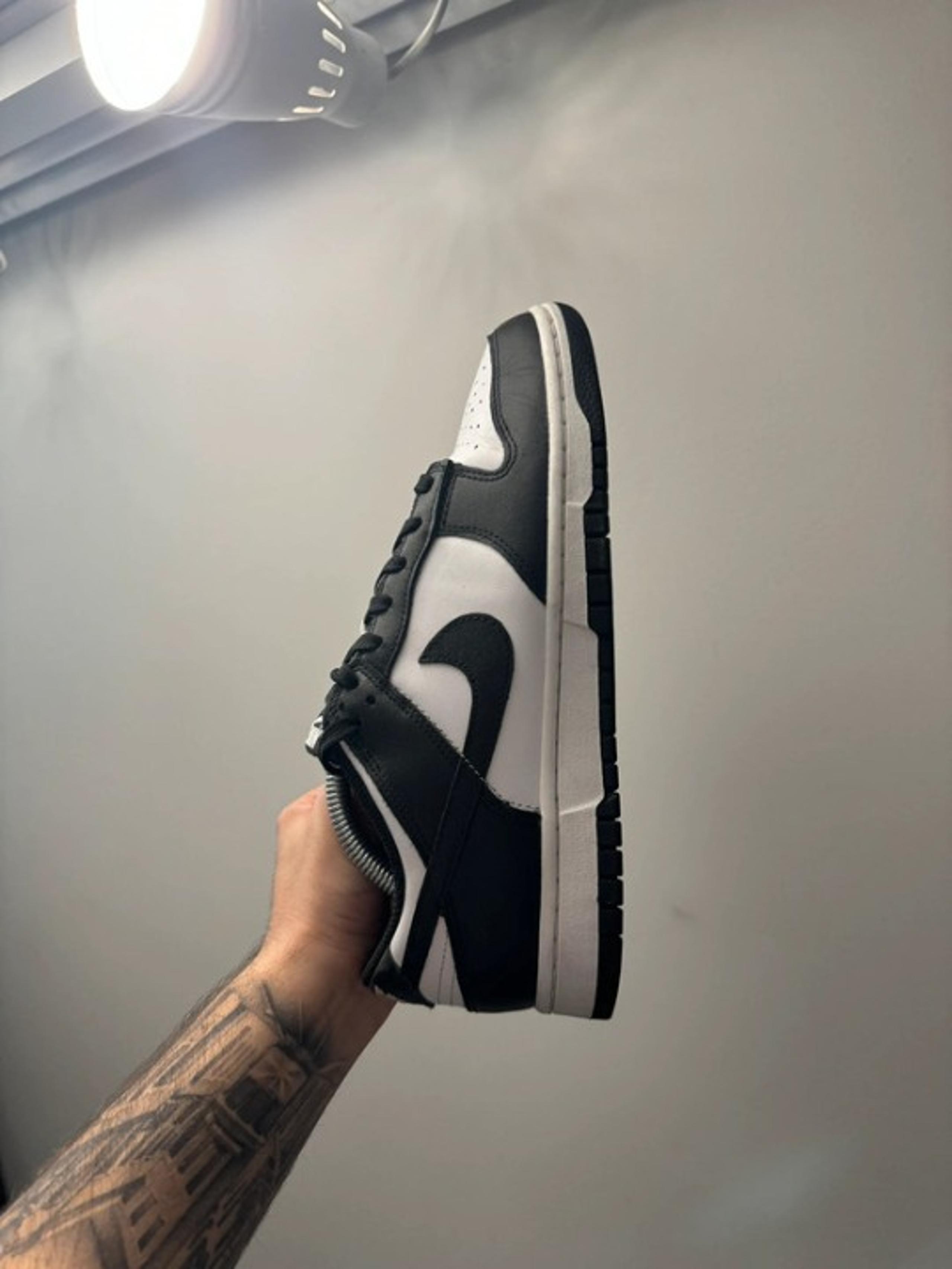 Size 9.5 Nike Dunk Low Black White Black fashionable men's shoes