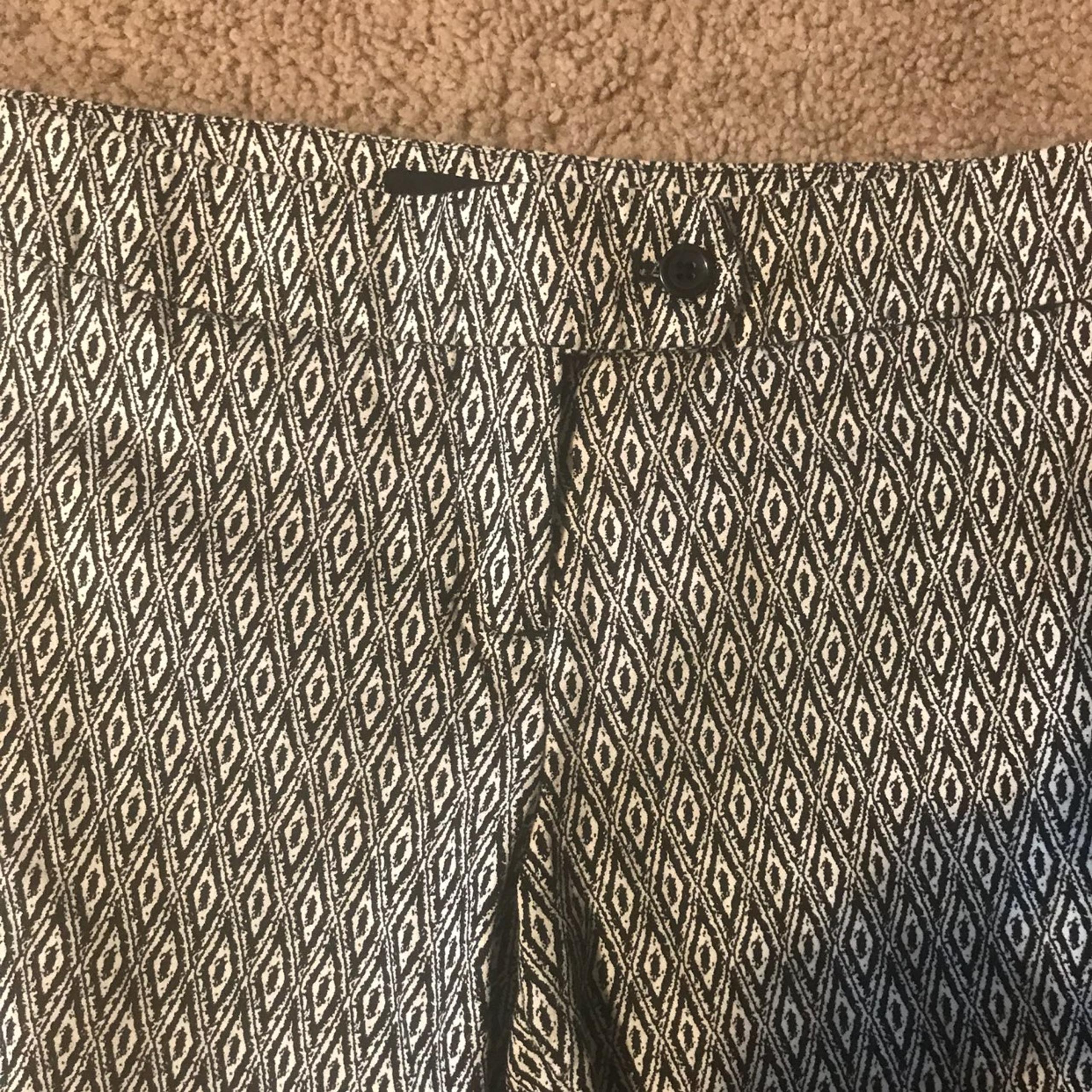 Cynthia Rowley Black & White Shorts SZ 4