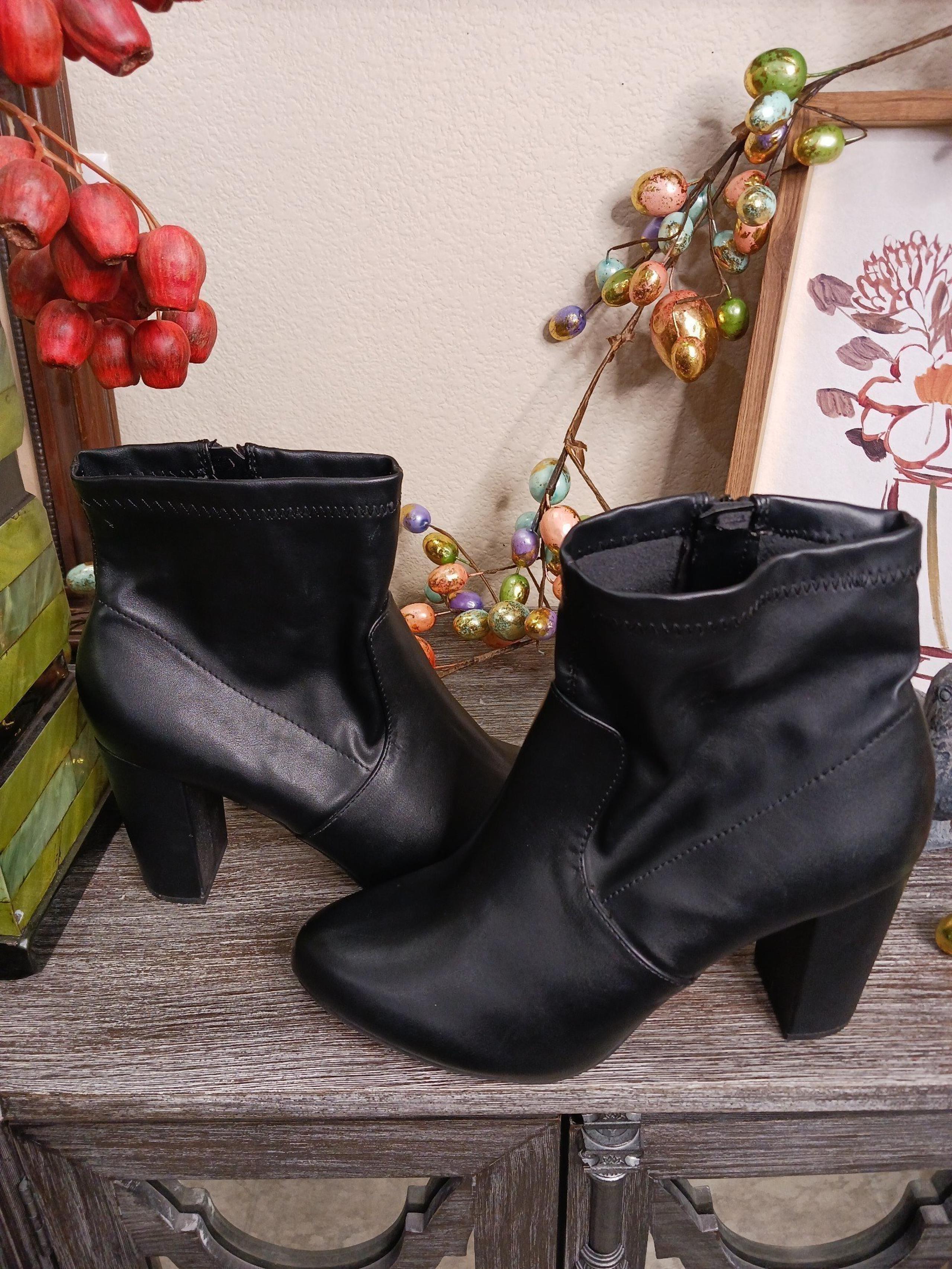 Lane Bryant women's 10 ankle boot black side zipper faux leather almond toe