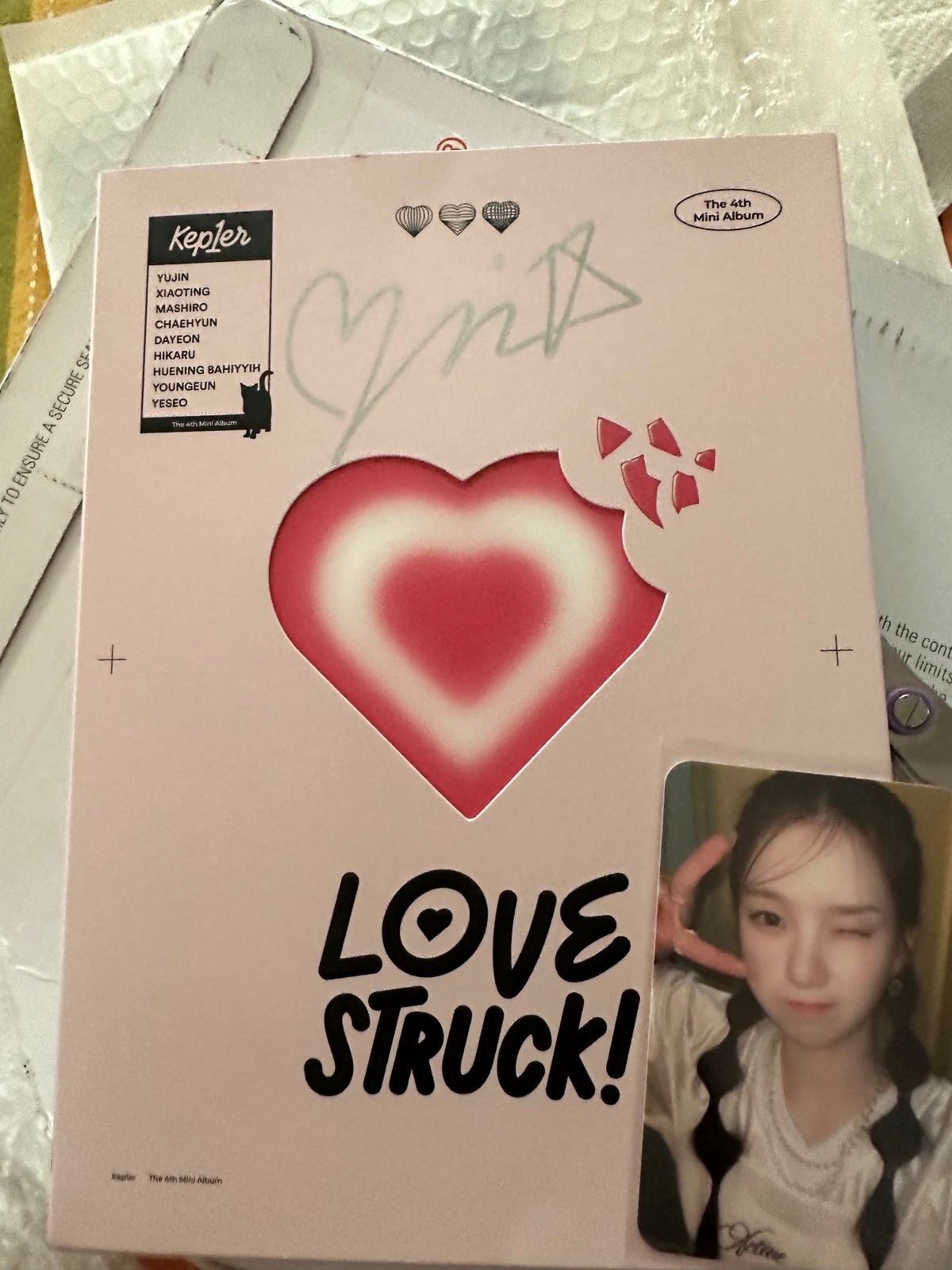 KEP1ER LOVESTRUCK MWAVE SIGNED BY YUJIN