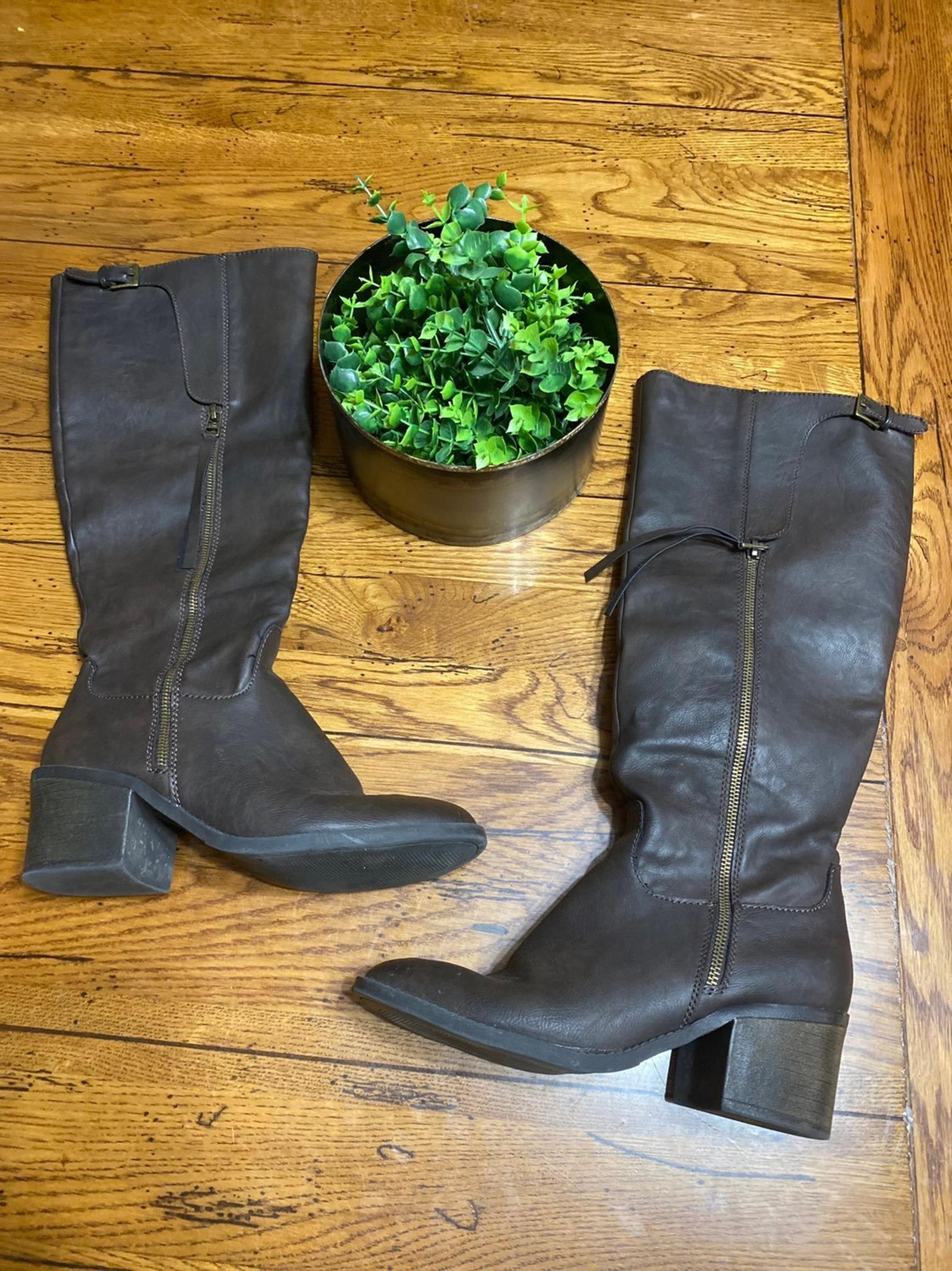 Womens Boots 9 Brown Tall Riding zipper winter EUC.