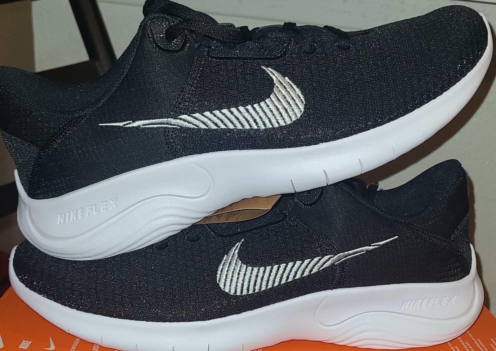 Nike Flex experience Men's 9.5 NEW