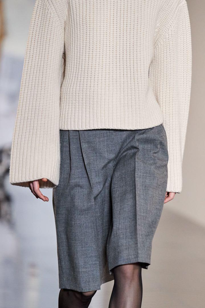 訳あり LOEWE】2019AW Grey Wool 2-tuck Half-pant Other パンツ