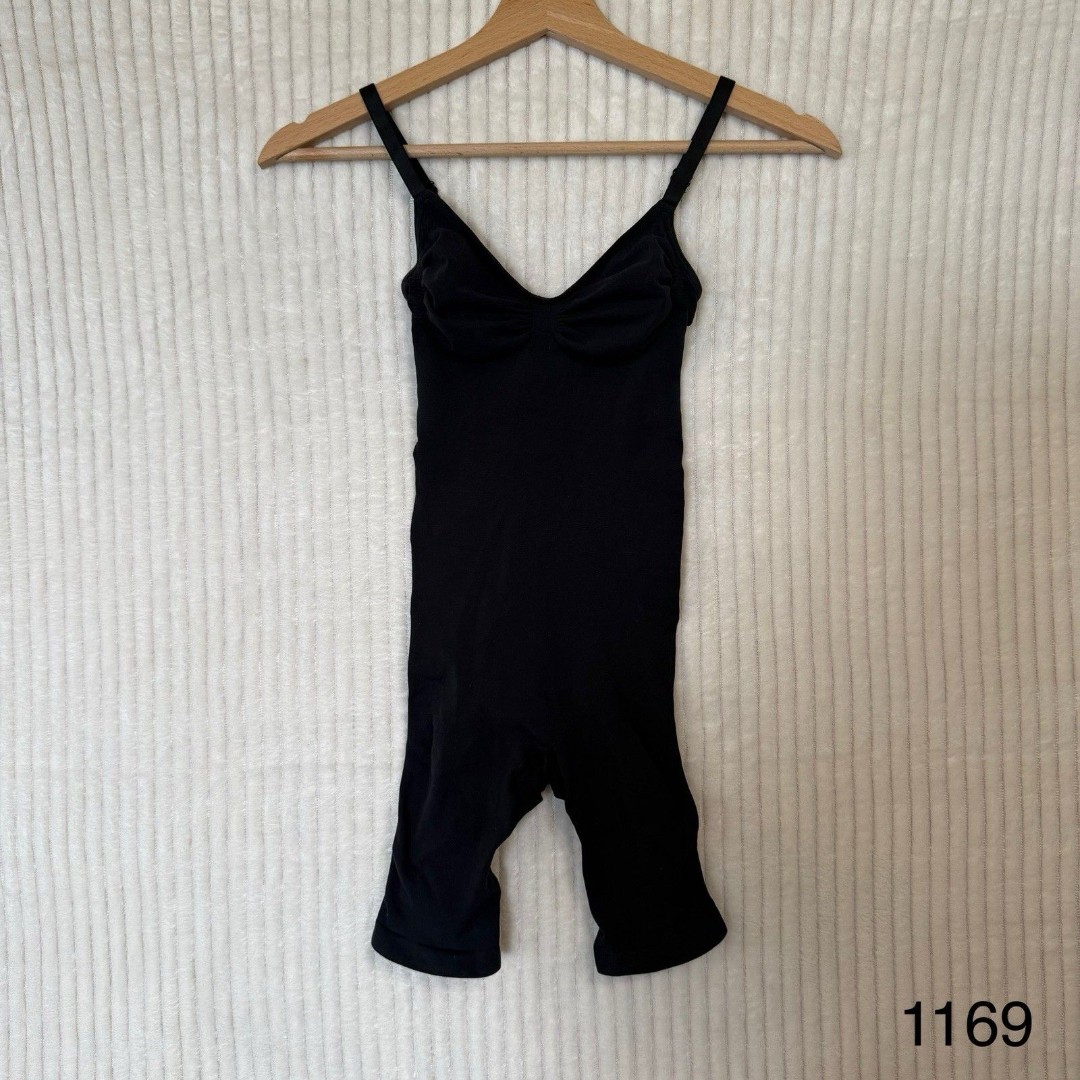 New SKIMS Onyx Sculpt Seamless Mid Thigh Bodysuit Size Small NWOT