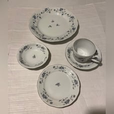 Blue Garland pattern 5 piece place set Johann Haviland fine china